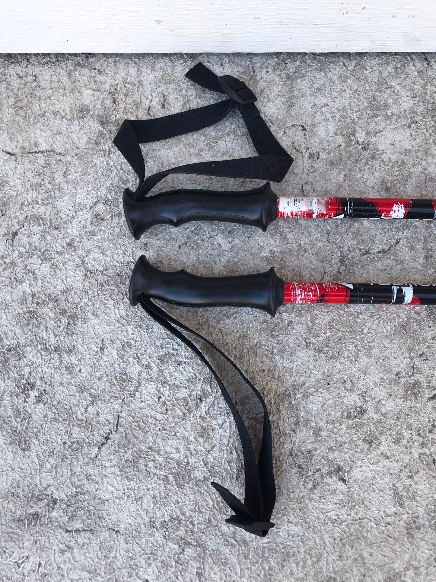 Ski Poles Child Size 41 inch 105 cm Tecno Pro Black Red
