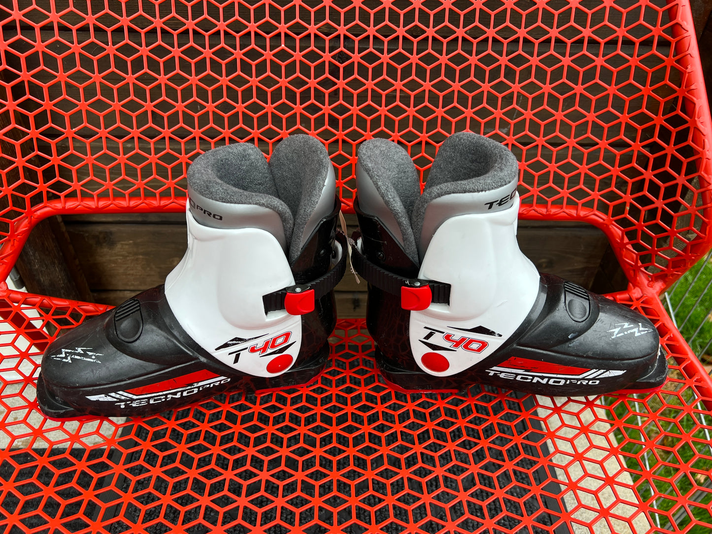 Ski Boots Mondo Size 20.5 child Size 1-2 Tecno T40 251 mm Black Red White
