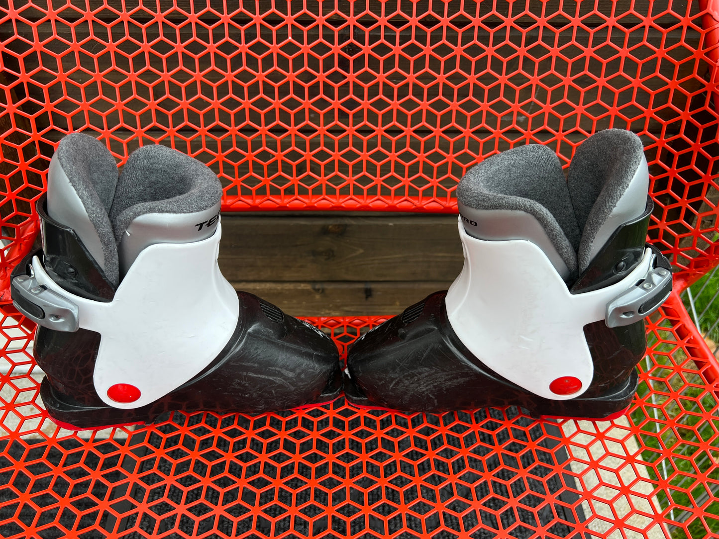 Ski Boots Mondo Size 20.5 child Size 1-2 Tecno T40 251 mm Black Red White