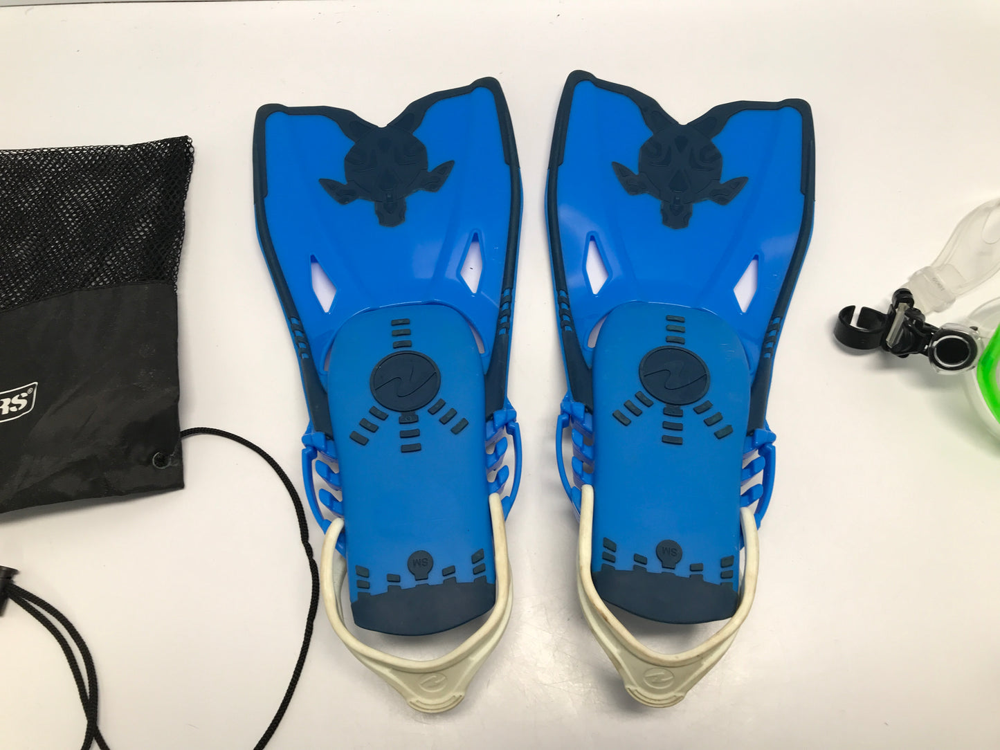 Snorkel Dive Fins Child Size 9-13 Toddler Shoe Size US Divers Blue Green Excellent