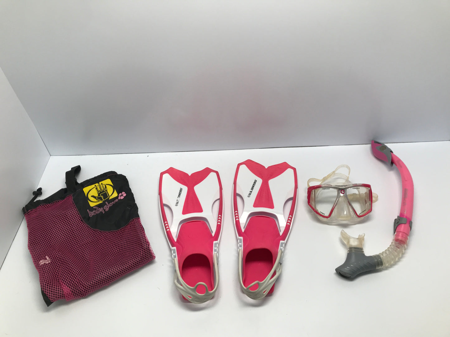 Snorkel Dive Fins Set Child Size 1-4 US Divers Pink White