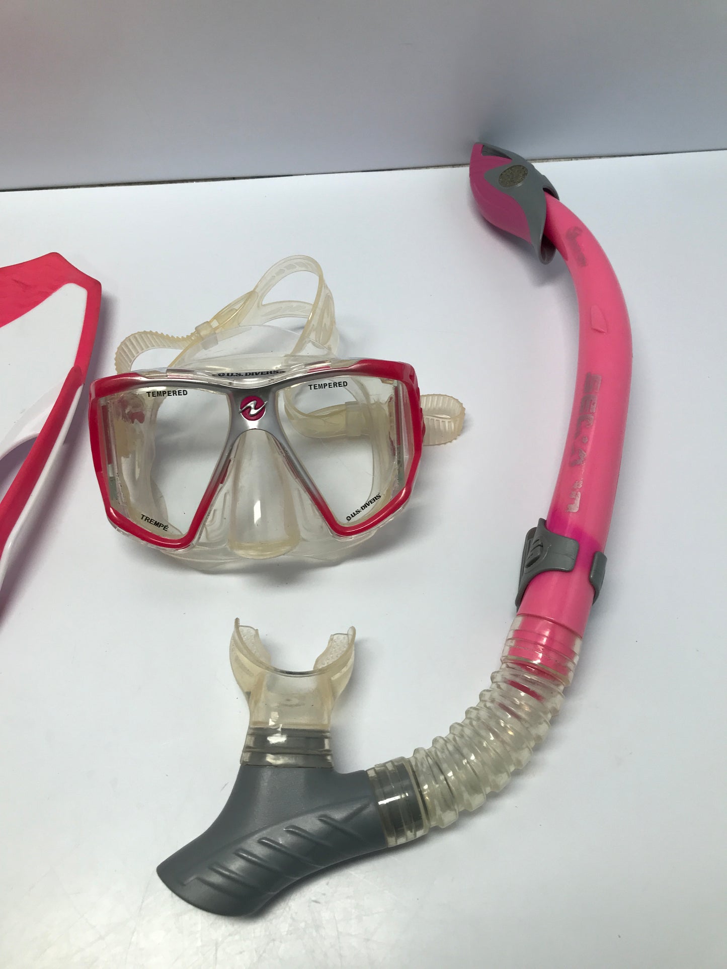 Snorkel Dive Fins Set Child Size 1-4 US Divers Pink White