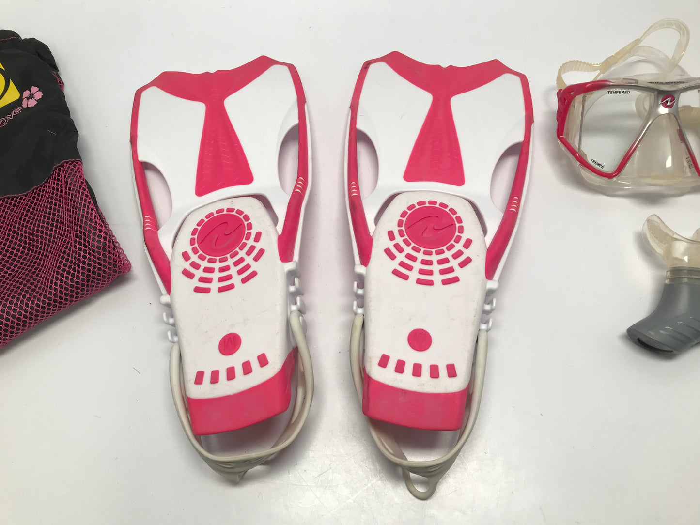 Snorkel Dive Fins Set Child Size 1-4 US Divers Pink White