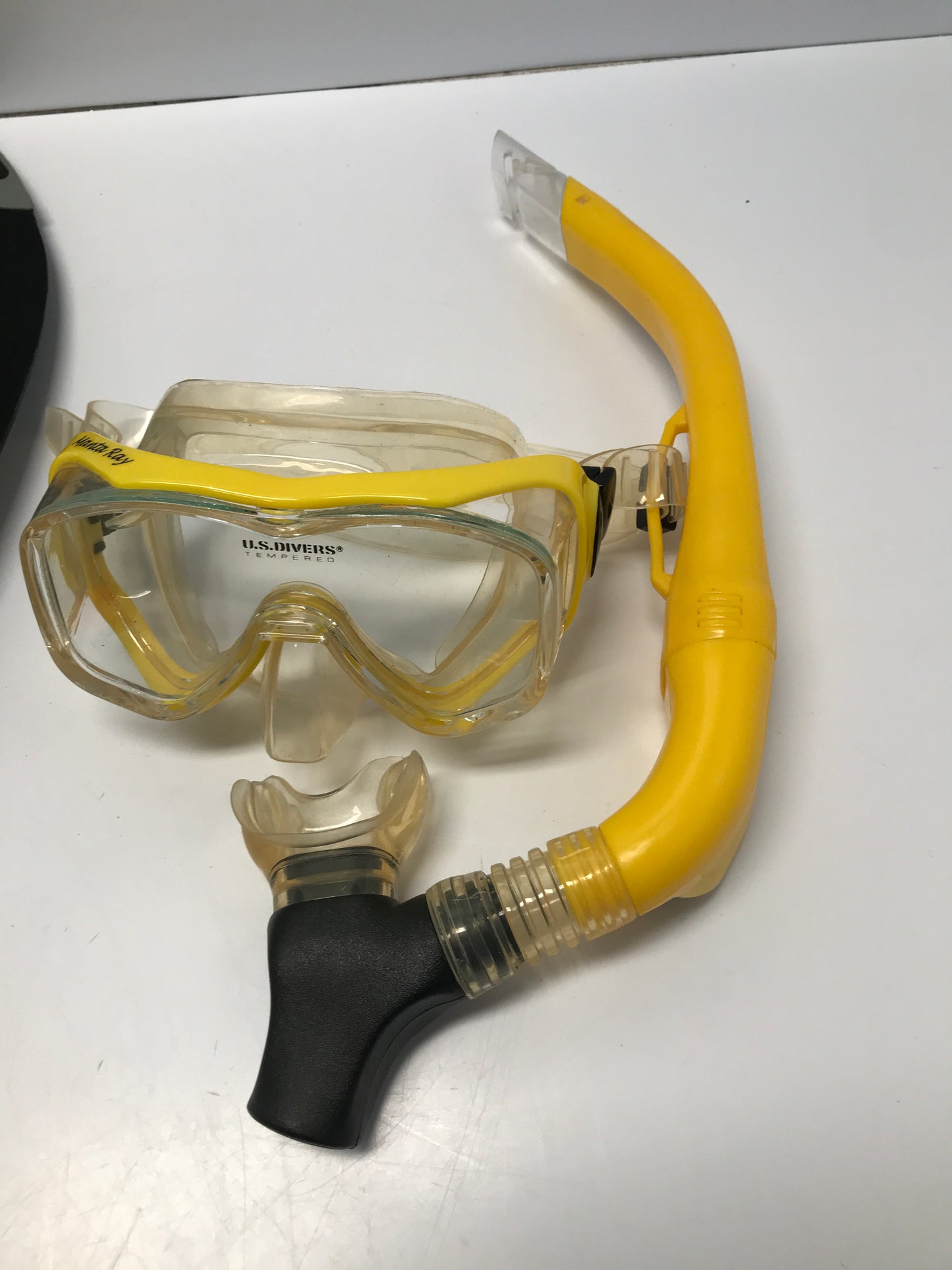 Snorkel Dive Fins Set Men's Size 9-13 Black Grey Yellow