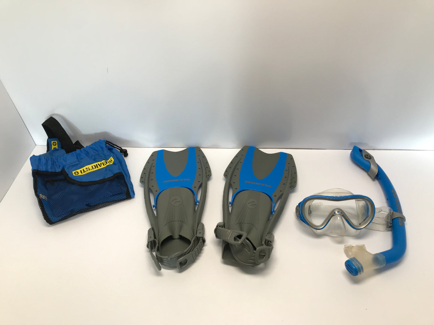 Snorkel Dive Fins Swim Set Child Size 3-6 Youth Shoe Size US Divers Blue Grey Excellent