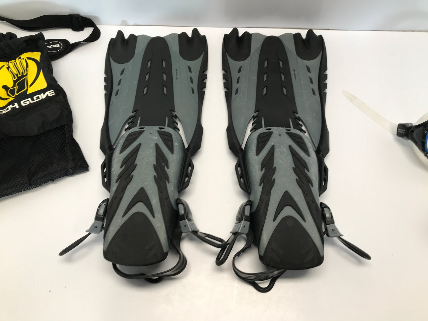 Snorkel Dive Fins Swim Set Men's Size 9-13 Shoe Size Body Glove Black Grey Excellent