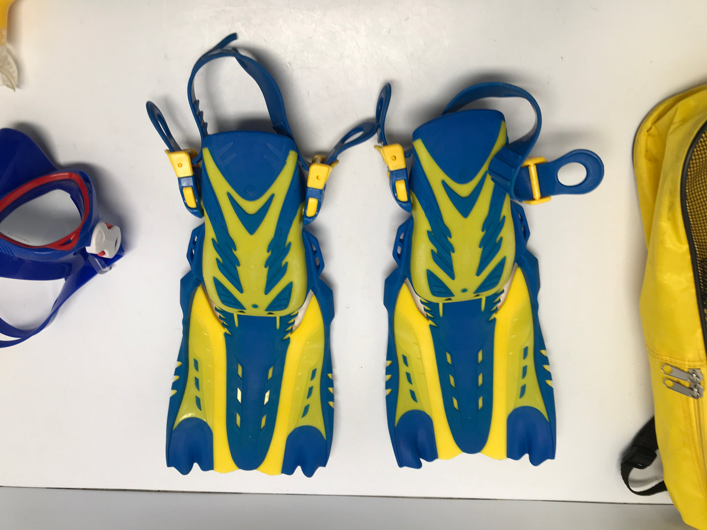 Snorkel Dive Surf Fins Set Child Size 9-13 Shoe Body Glove Blue Yellow Adjustable Excellent