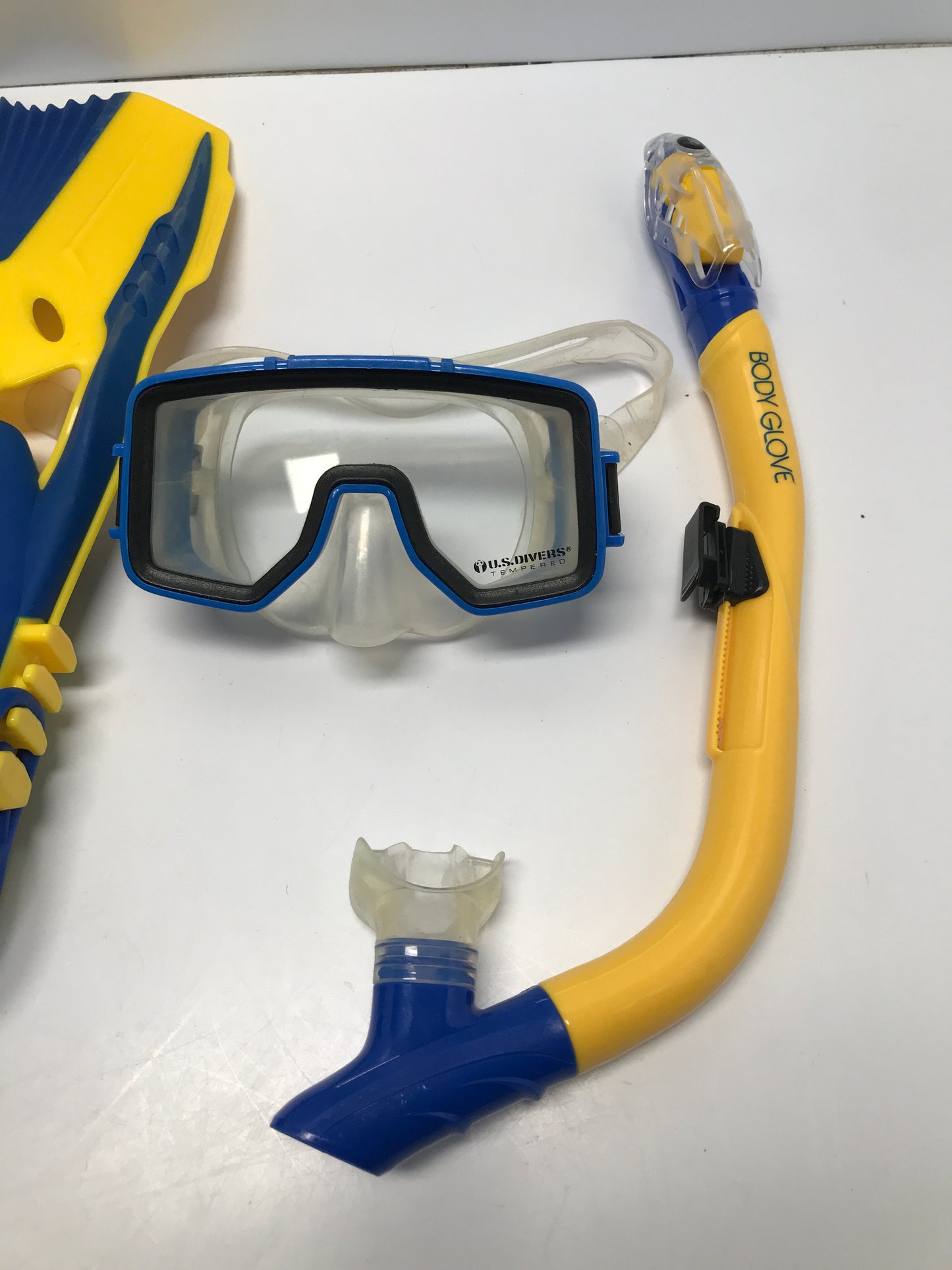 Snorkel Diving Fins Set Child Size 1-4 Adjustable Body Glove Blue Yellow Excellent