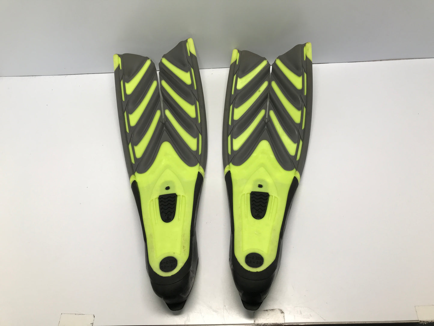 Snorkel Fins Men's Size 7-9 Shoe Scuba Pro Black Grey Lime