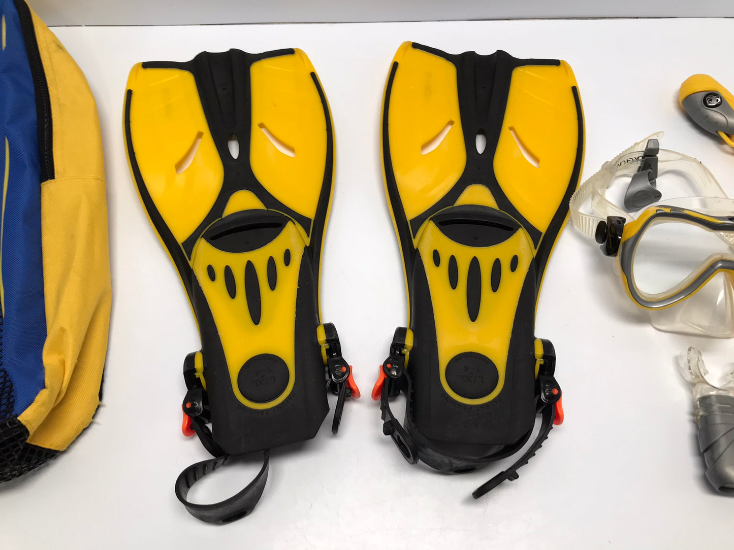 Snorkel Set Youth Shoe Size 1-4 Body Glove Black Yellow Excellent