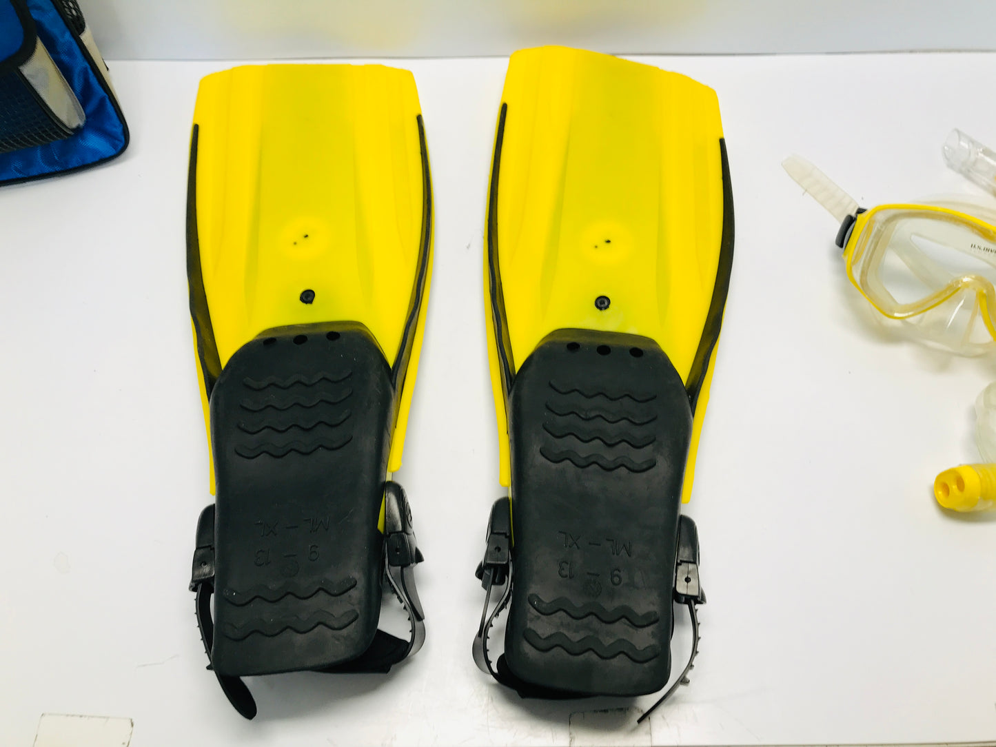 Snorkel Swim Surf Fins Set Men's Size 9-13 Adjustable US Divers Black Yellow Excellent