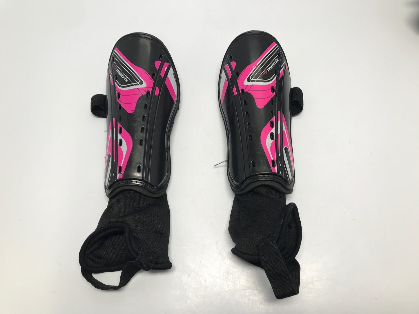 Soccer Shin Pads Child Junior Size Large 8-10 Matrix Pink Black