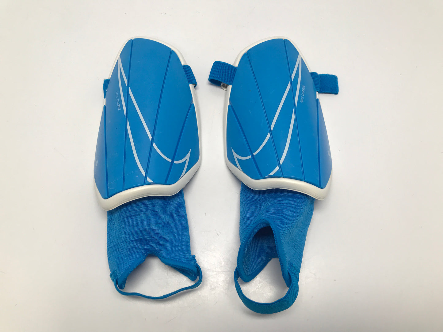 Soccer Shin Pads Child Size 10-12 Nike Charge Blue White Like New