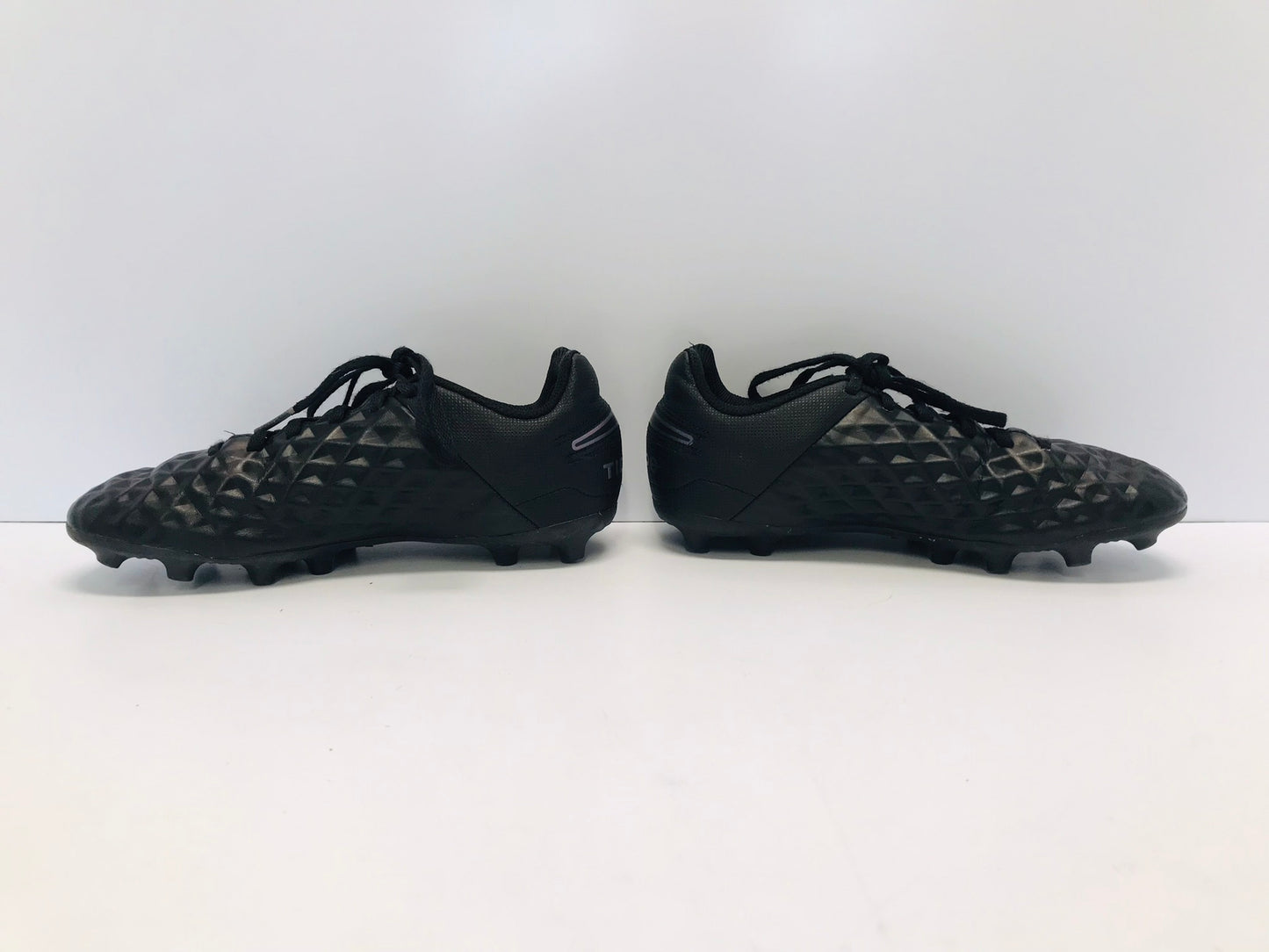 Soccer Shoes Cleats Child Size 2 Shoe Size Nike  Tiempo Excellent Black