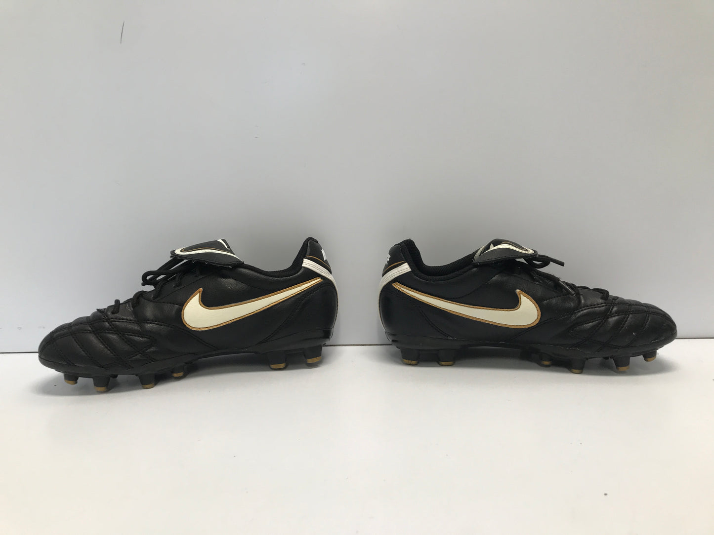 Soccer Shoes Cleats Child Size 1.5 Nike Tiempo Black Gold