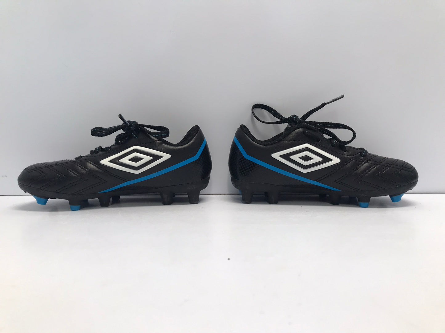 Soccer Shoes Cleats Child Size 10 Toddler Umbro  Black White Blue New
