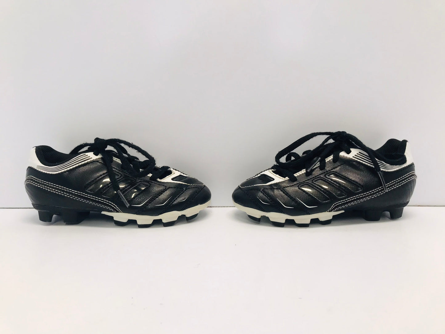 Soccer Shoes Cleats Child Size 11 Black White Excellent