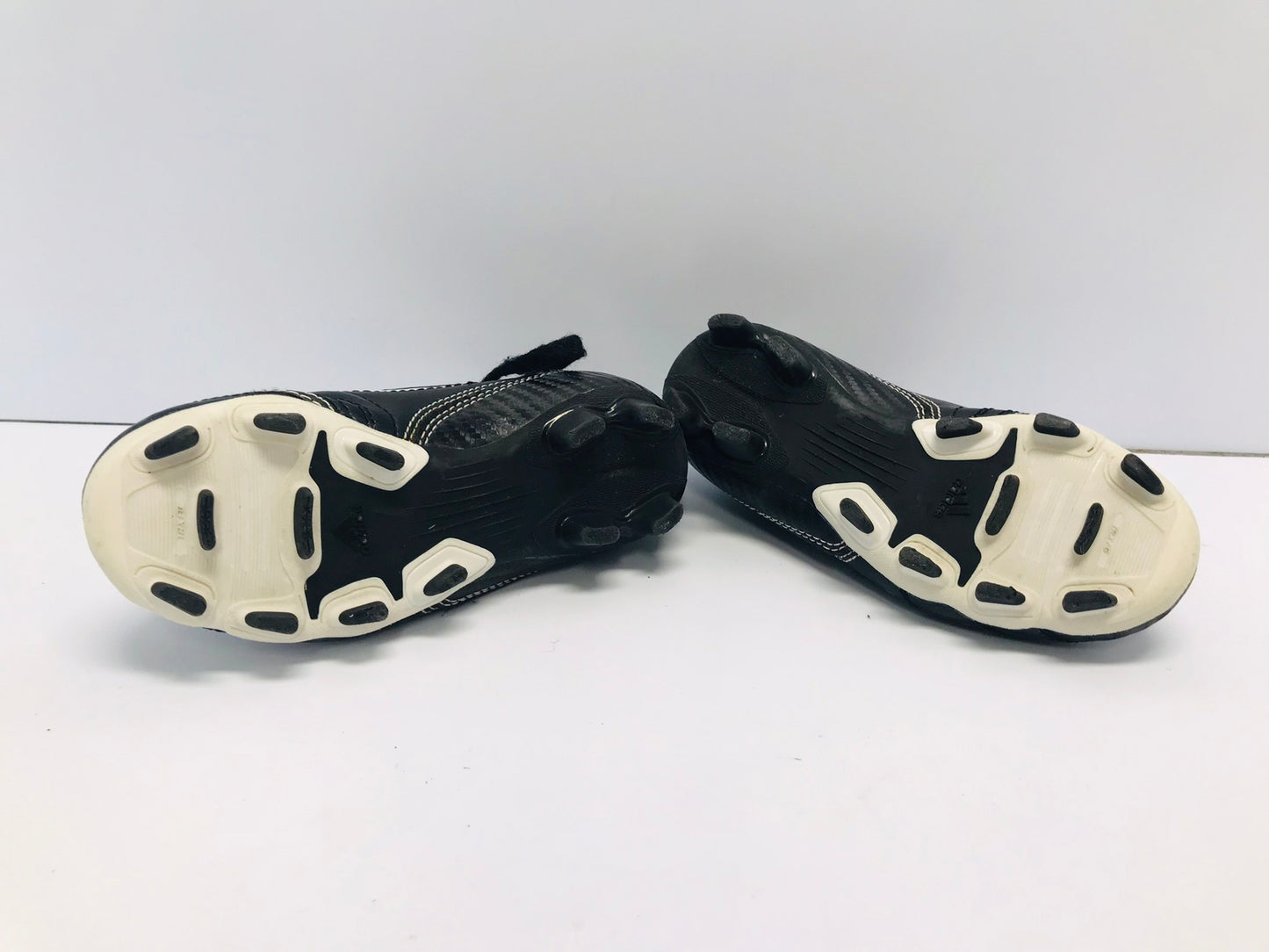 Soccer Shoes Cleats Child Size 11 Black White Excellent