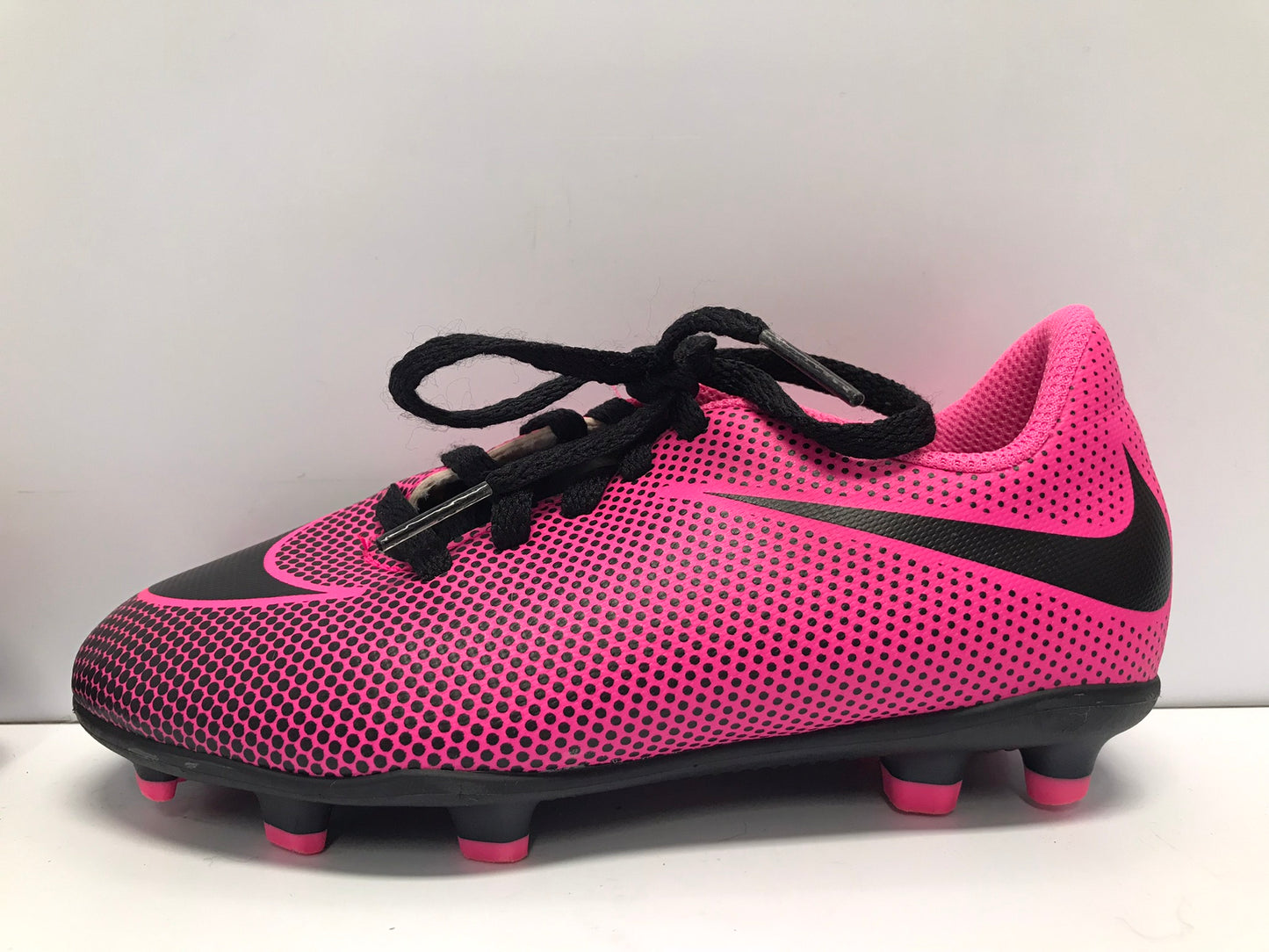 Soccer Shoes Cleats Child Size 11 Nike Fushia Pink and Black Like New