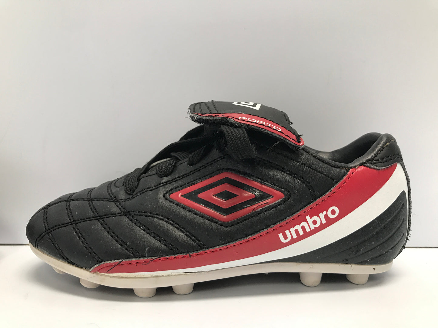 Soccer Shoes Cleats Child Size 11 Umbro Black Red Excellent