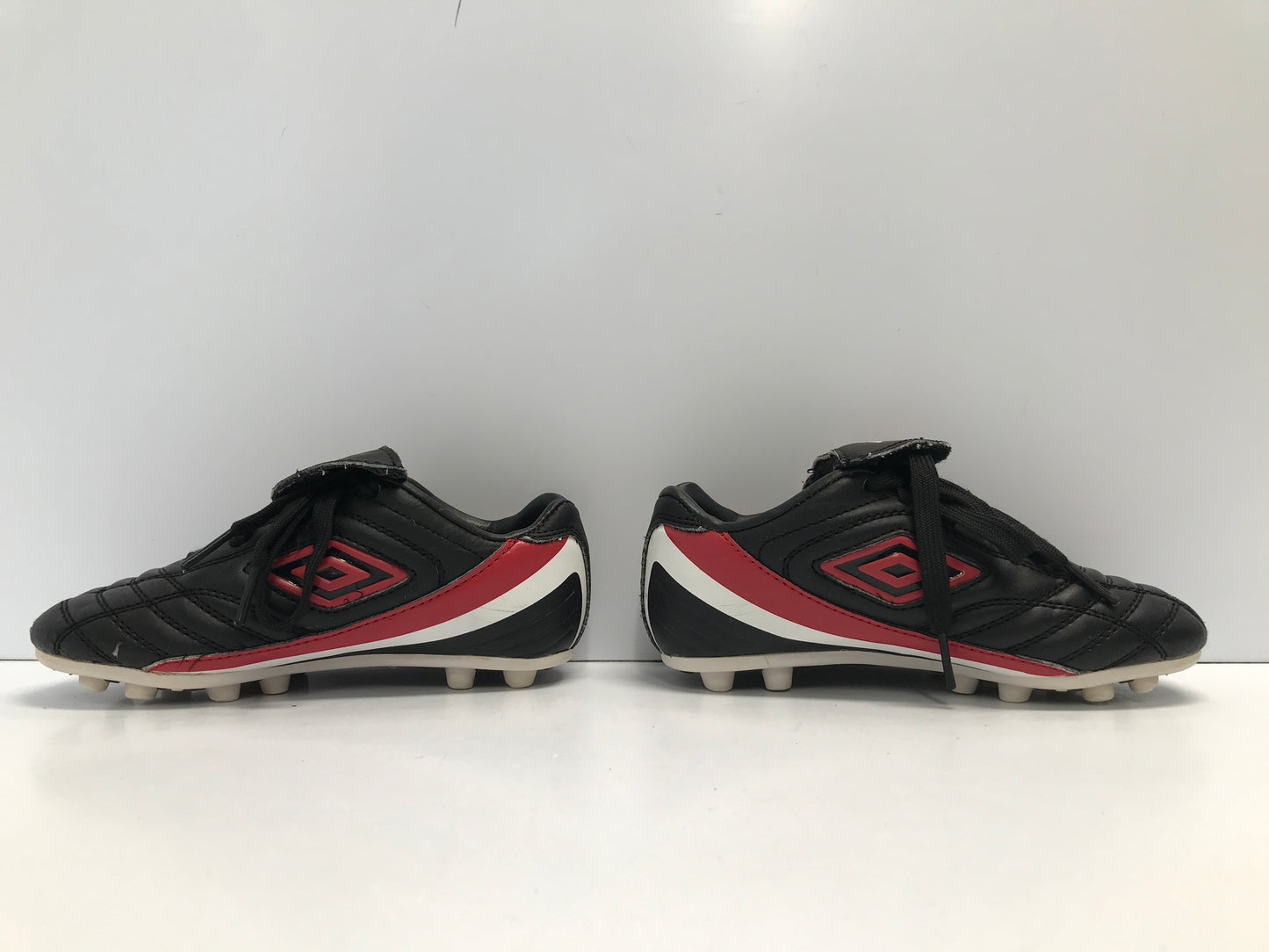 Soccer Shoes Cleats Child Size 11 Umbro Black Red Excellent