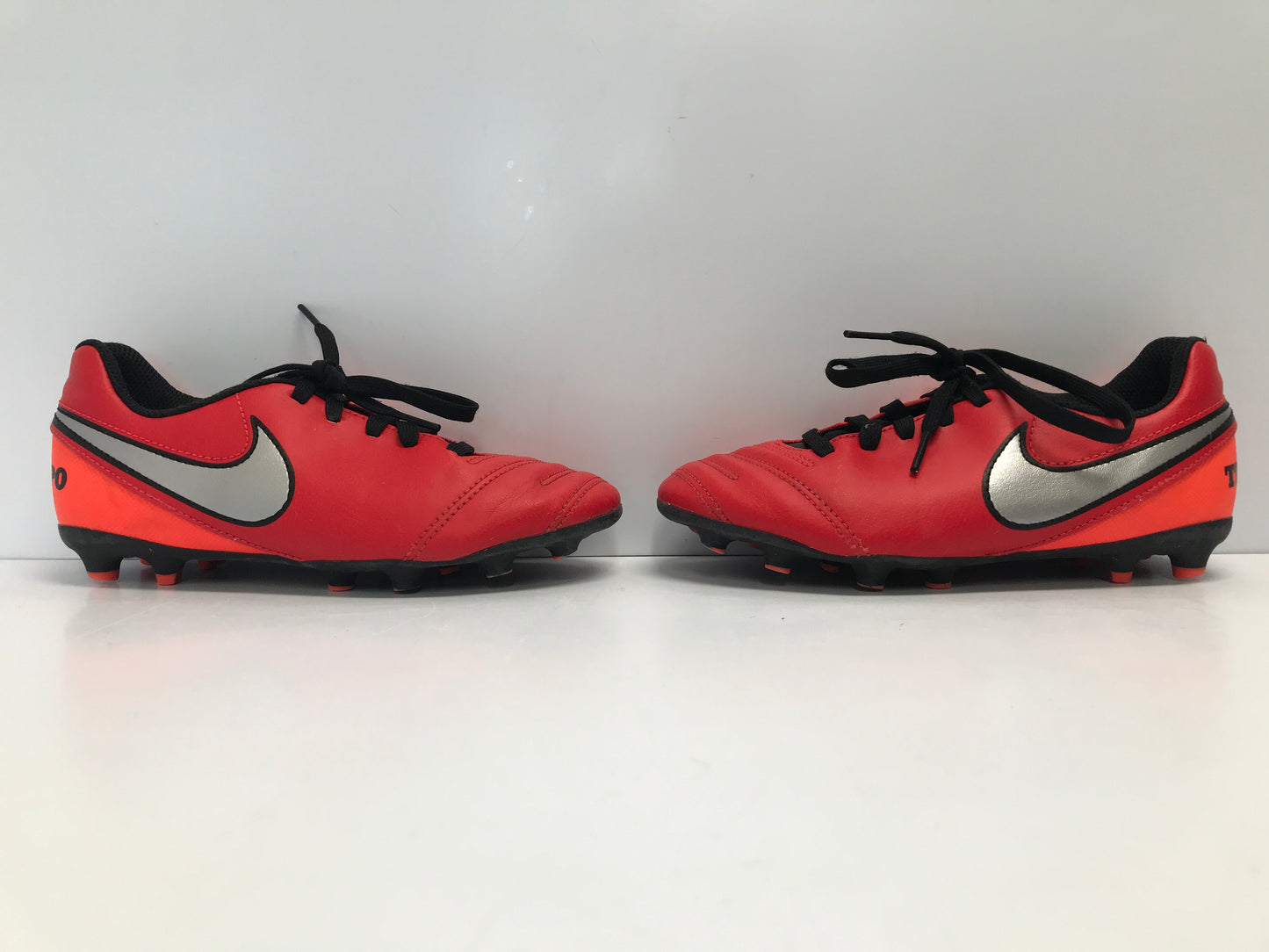 Soccer Shoes Cleats Child Size 1 Nike Tiempo Red Black Tangerine