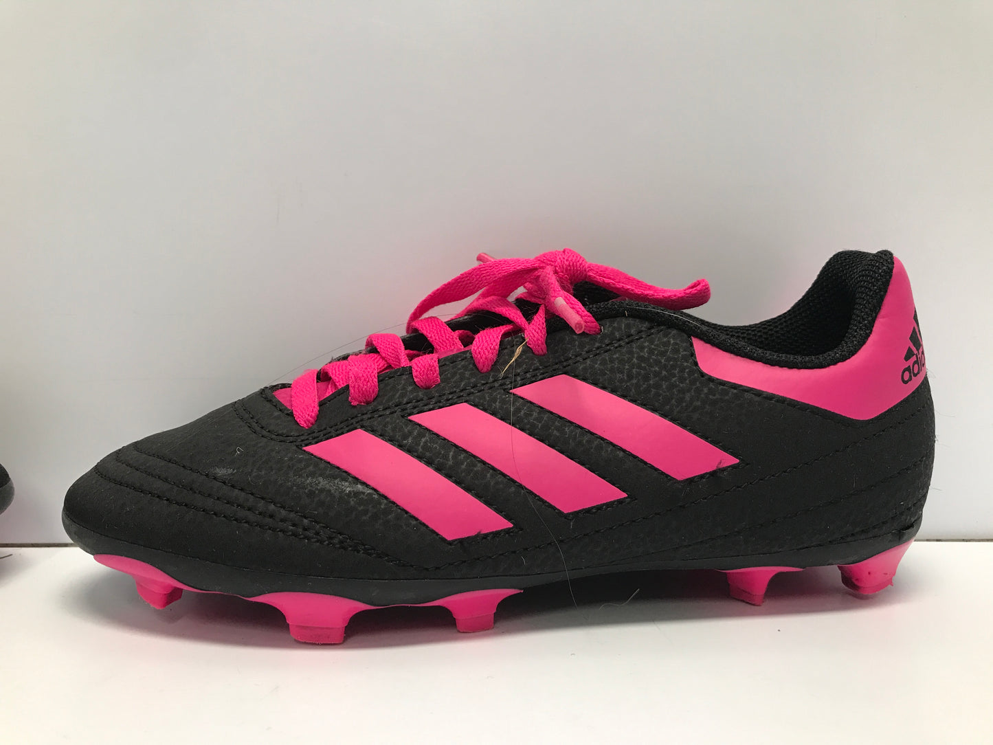 Soccer Shoes Cleats Child Size 2.5 Adidas Black Pink Like New