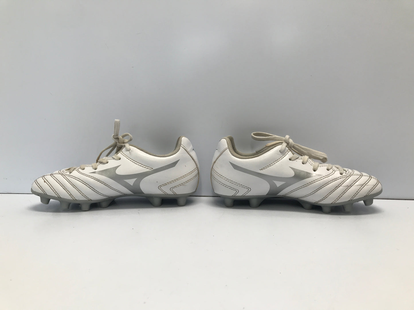 Soccer Shoes Cleats Child Size 2 Mizuno White Grey Excellent