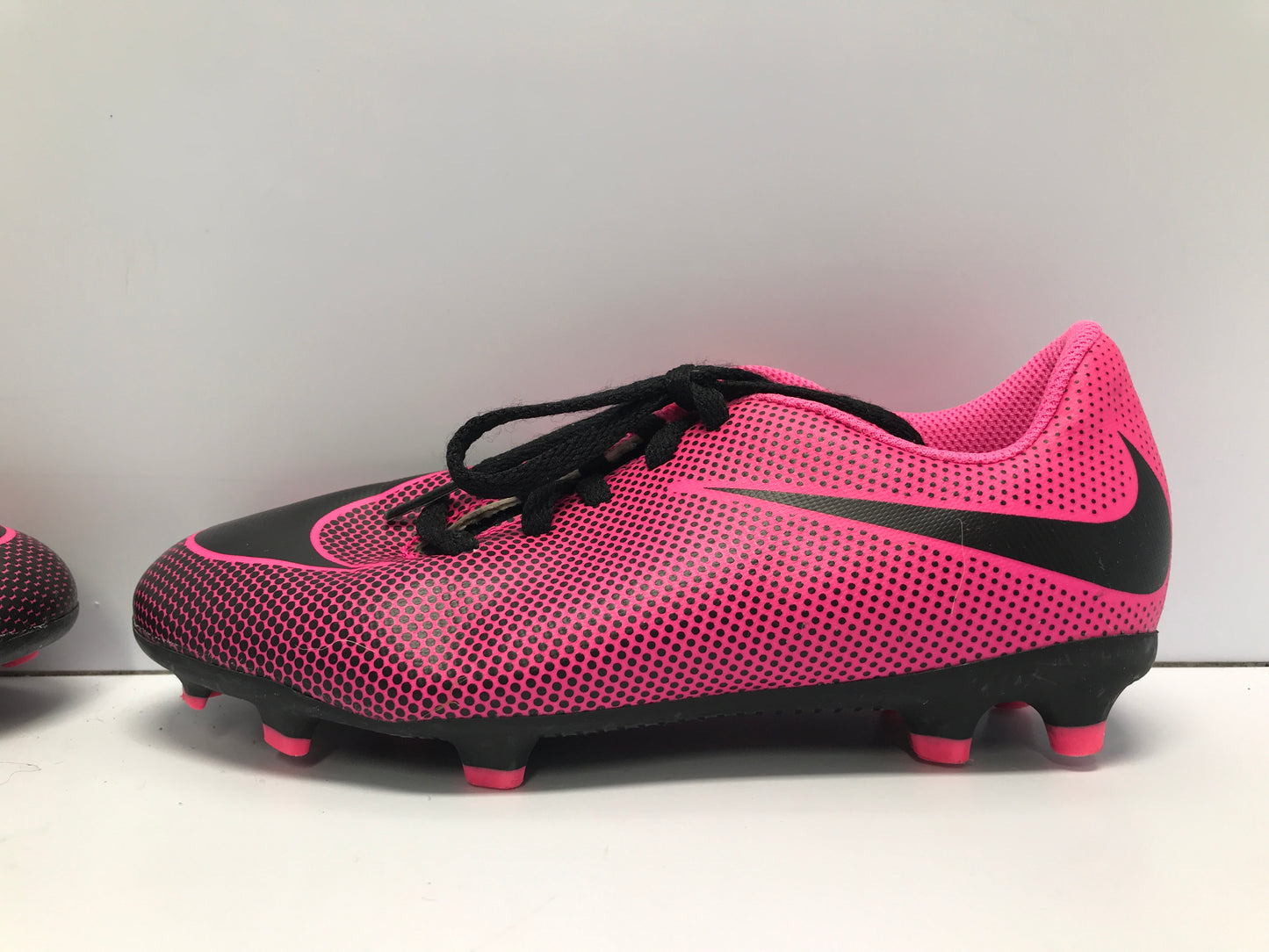 Soccer Shoes Cleats Child Size 2 Nike Black Pink Excellent