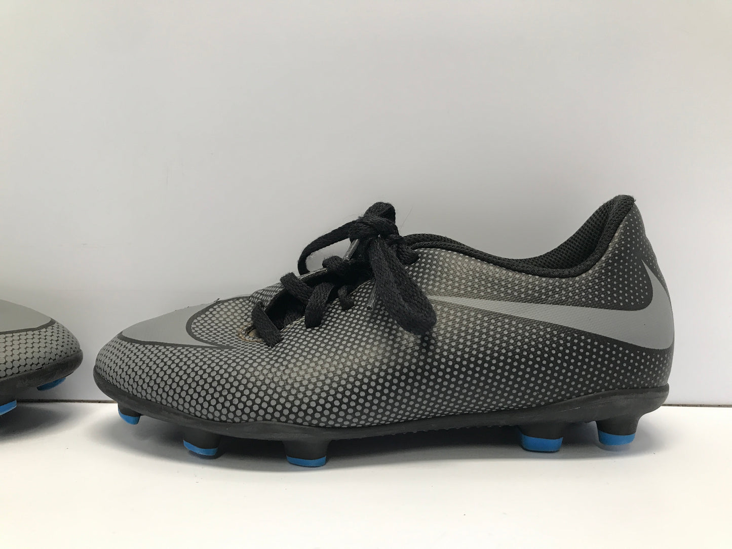 Soccer Shoes Cleats Child Size 2 Nike Grey Black Excellent