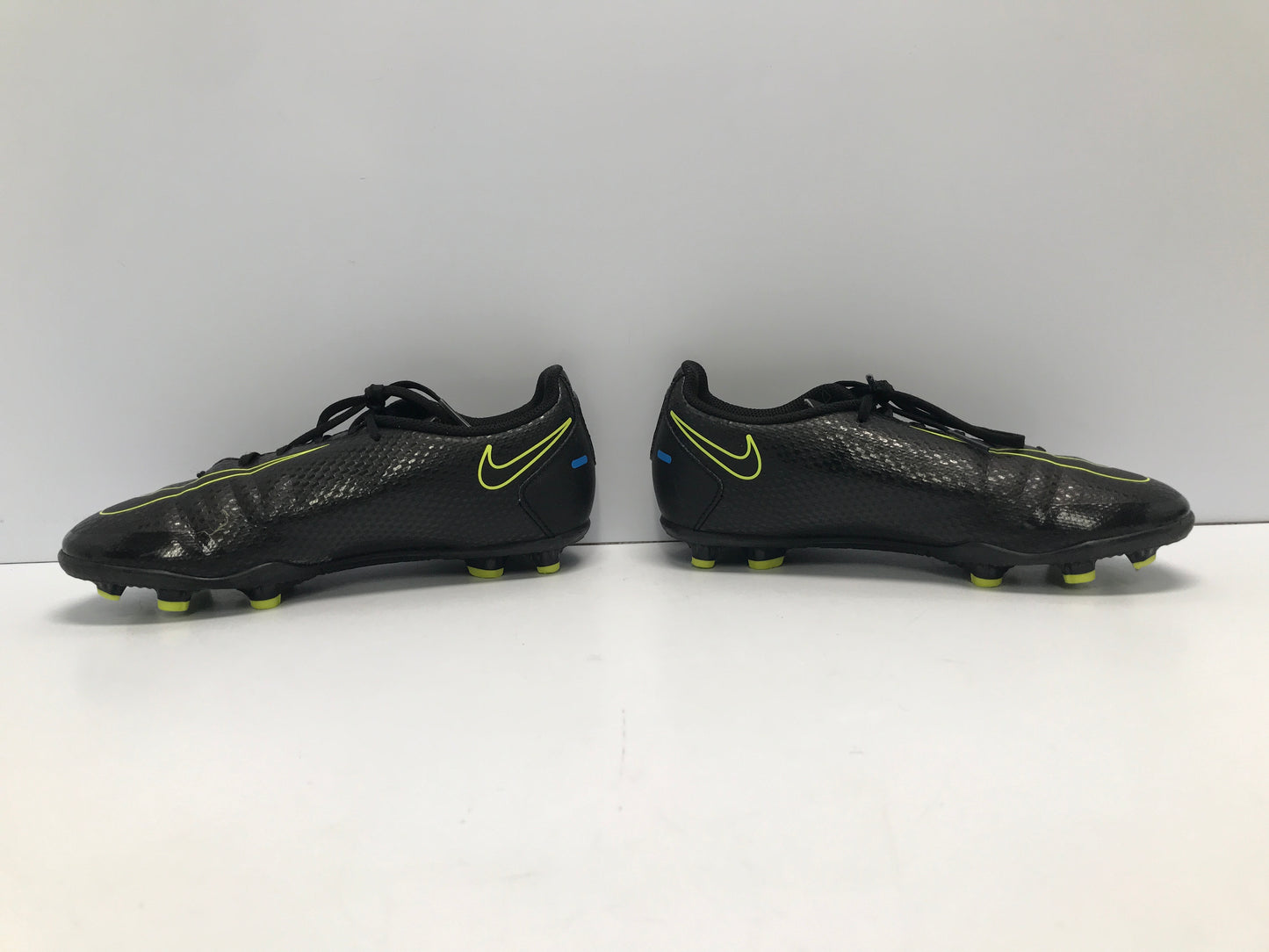 Soccer Shoes Cleats Child Size 2 Nike Phantom Black Lime Like New