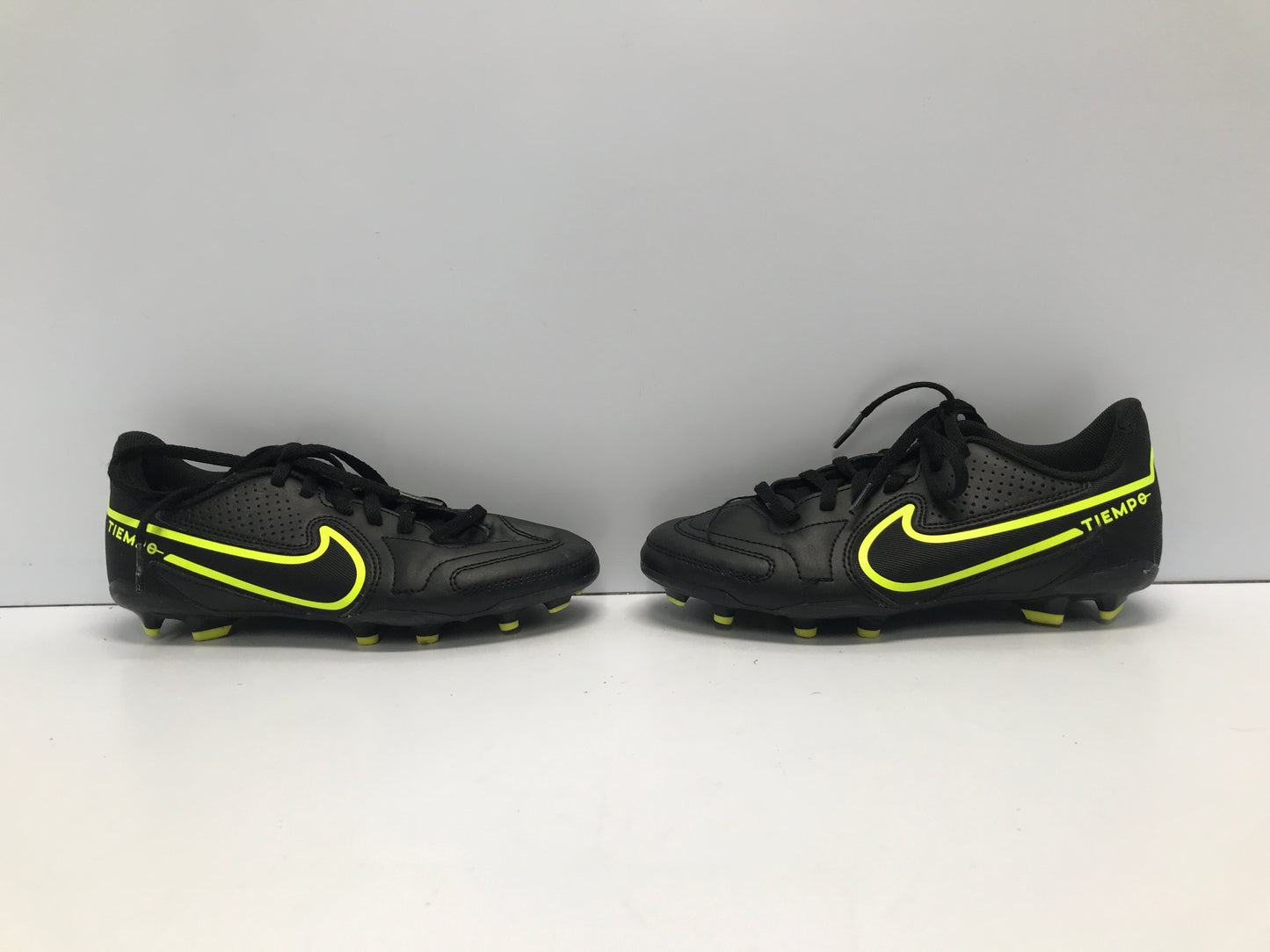 Soccer Shoes Cleats Child Size 2 Nike Tiempo Black Lime Excellent