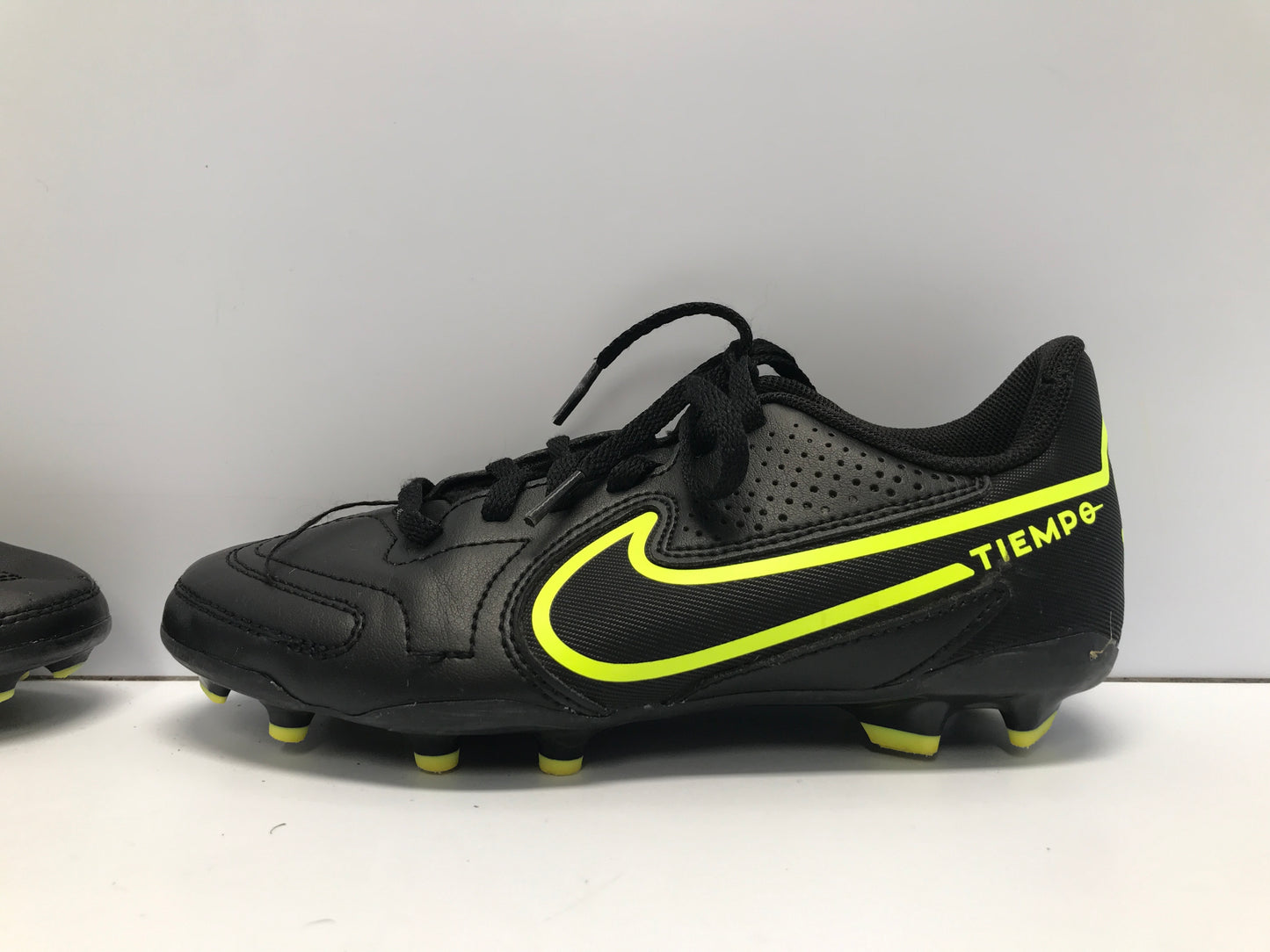 Soccer Shoes Cleats Child Size 2 Nike Tiempo Black Lime Excellent