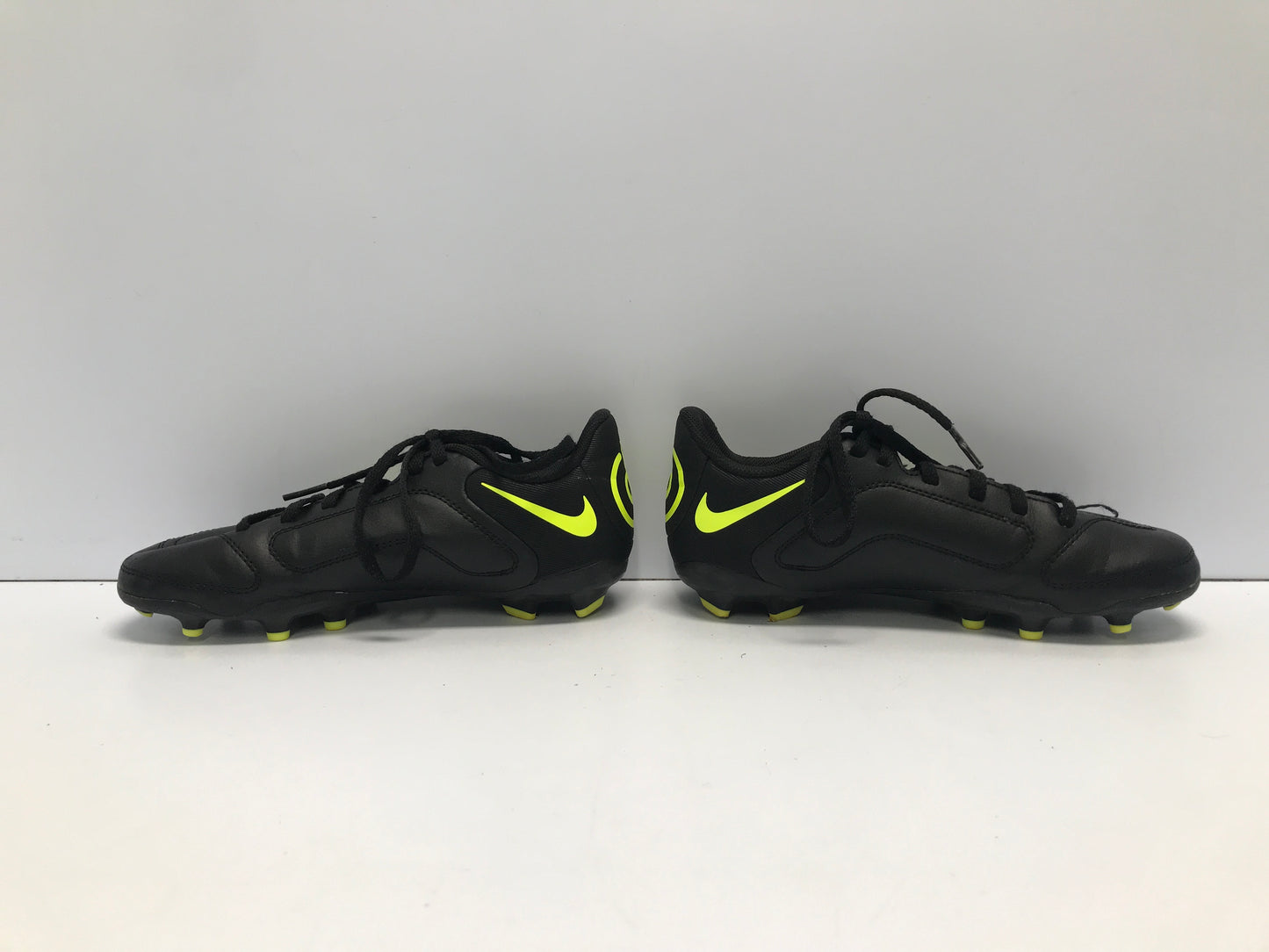 Soccer Shoes Cleats Child Size 2 Nike Tiempo Black Lime Excellent