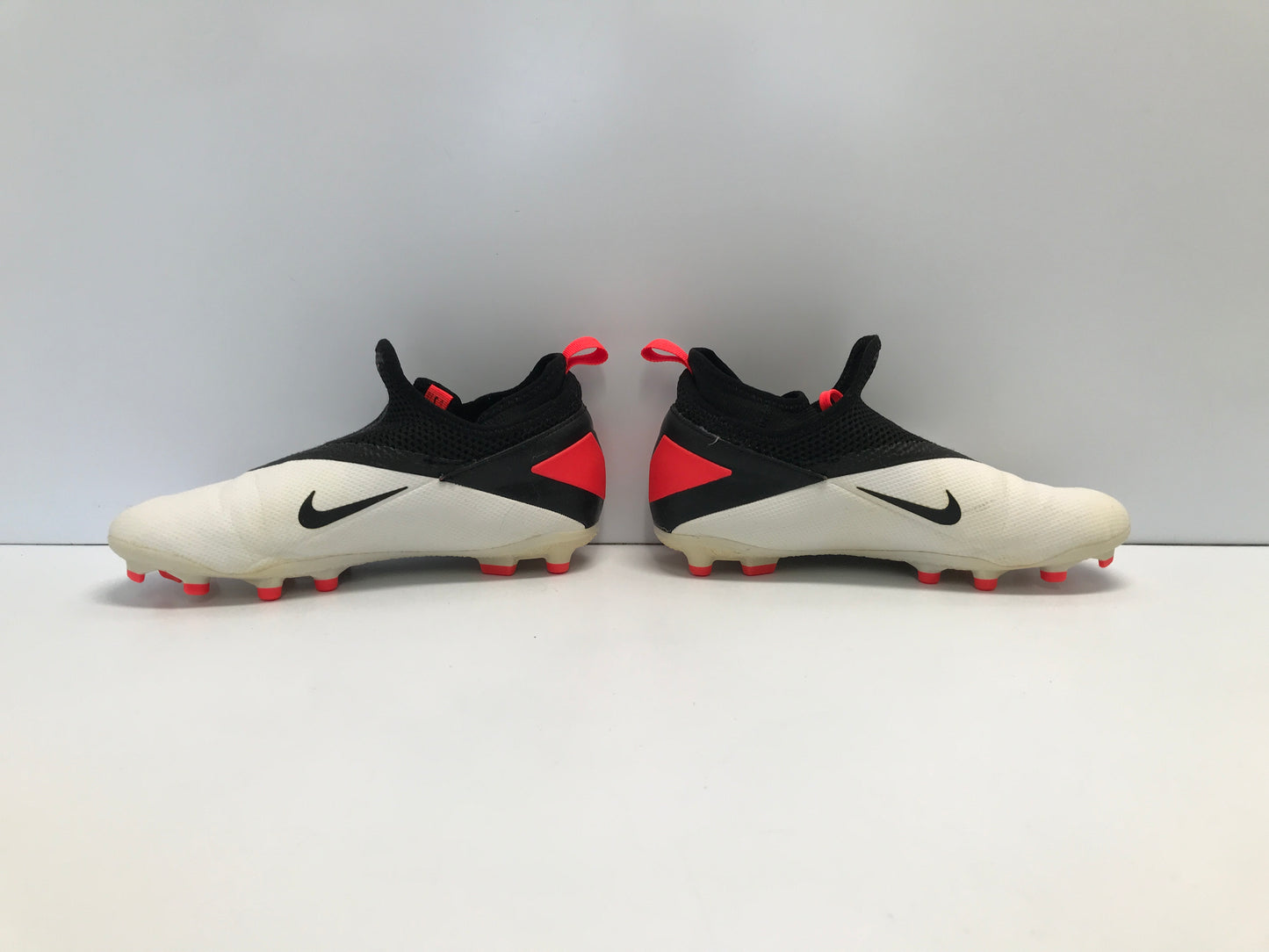 Soccer Shoes Cleats Child Size 3.5 Nike Phantom Fushia White Black Slipper Foot Excellent