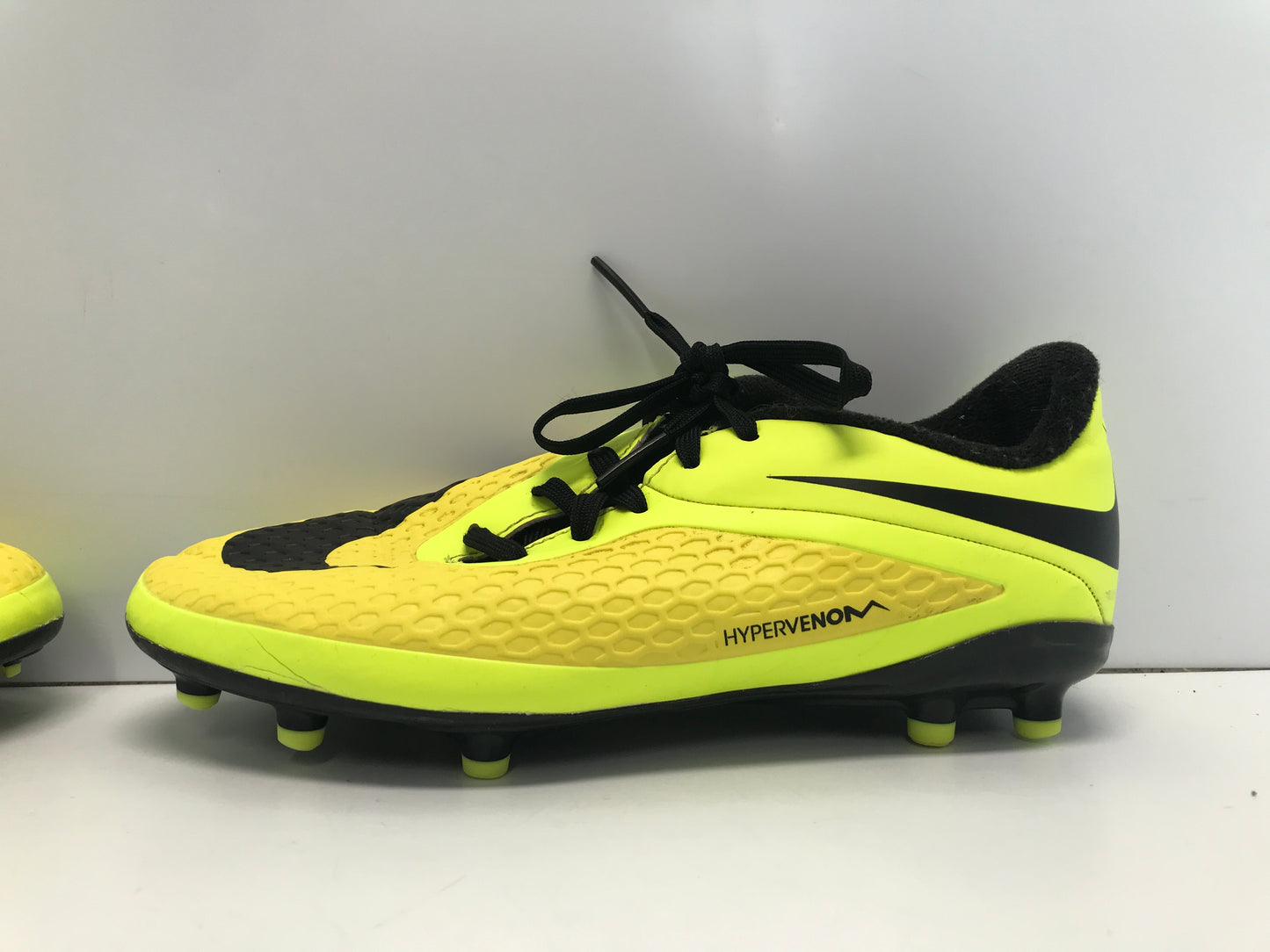 Soccer Shoes Cleats Child Size 3 Nike Hyper Venom Lime Black