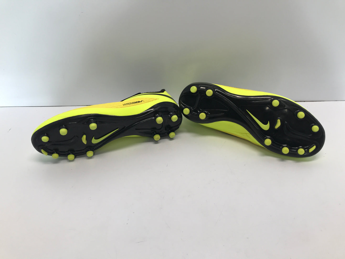 Soccer Shoes Cleats Child Size 3 Nike Hyper Venom Lime Black