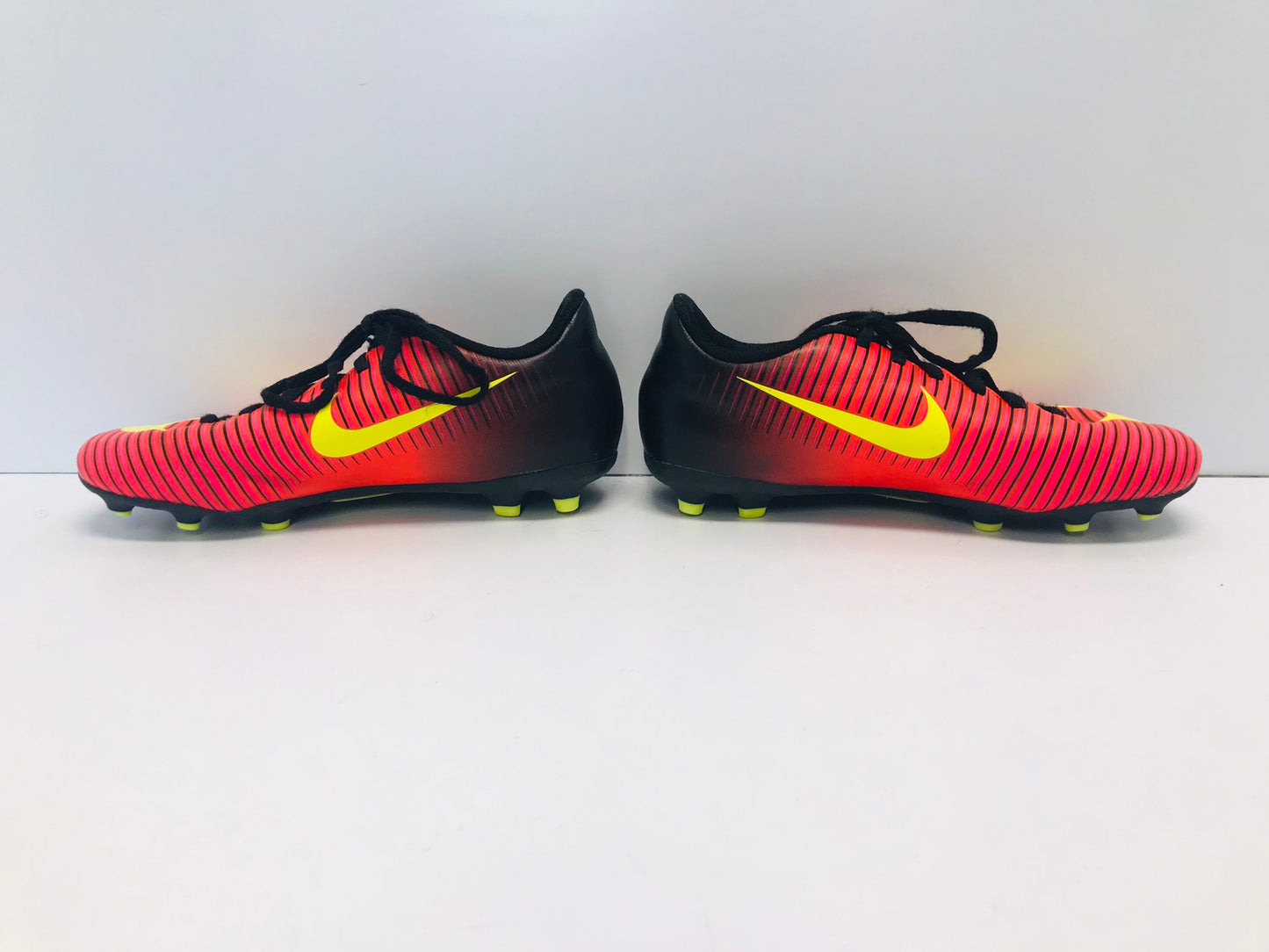 Soccer Shoes Cleats Child Size 3 Nike Mercurial Red Black Lime Excellent