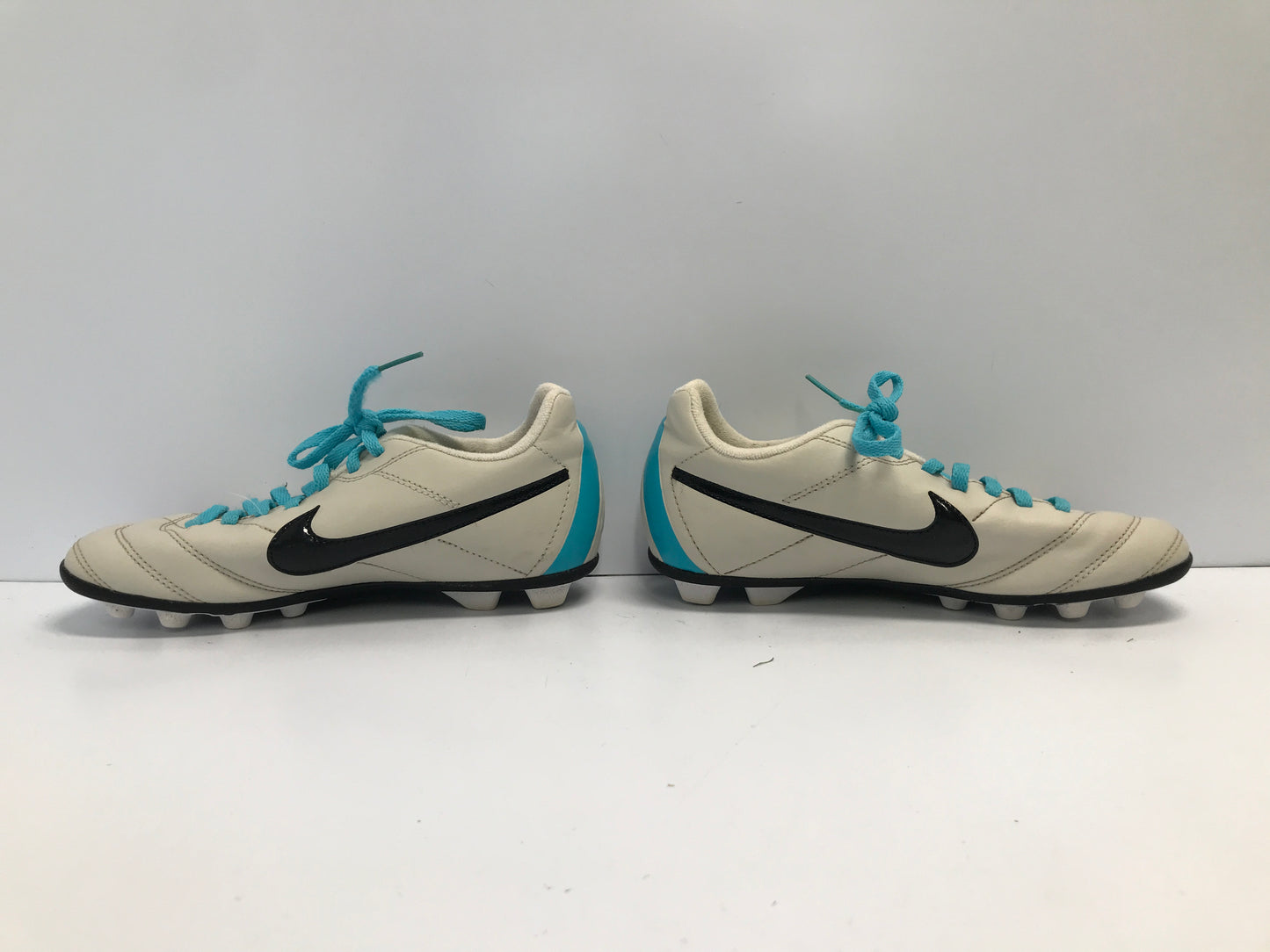 Soccer Shoes Cleats Child Size 3 Nike White Black Blue