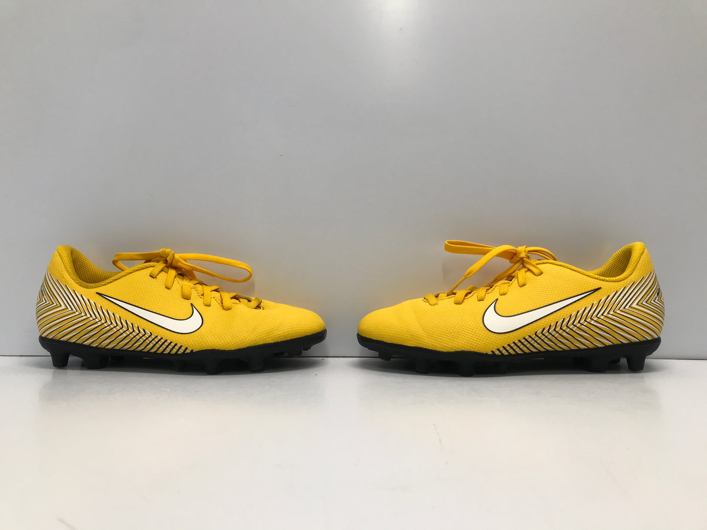 Soccer Shoes Cleats Child Size 4.5 Nike Mercurial Lemon Black Like New