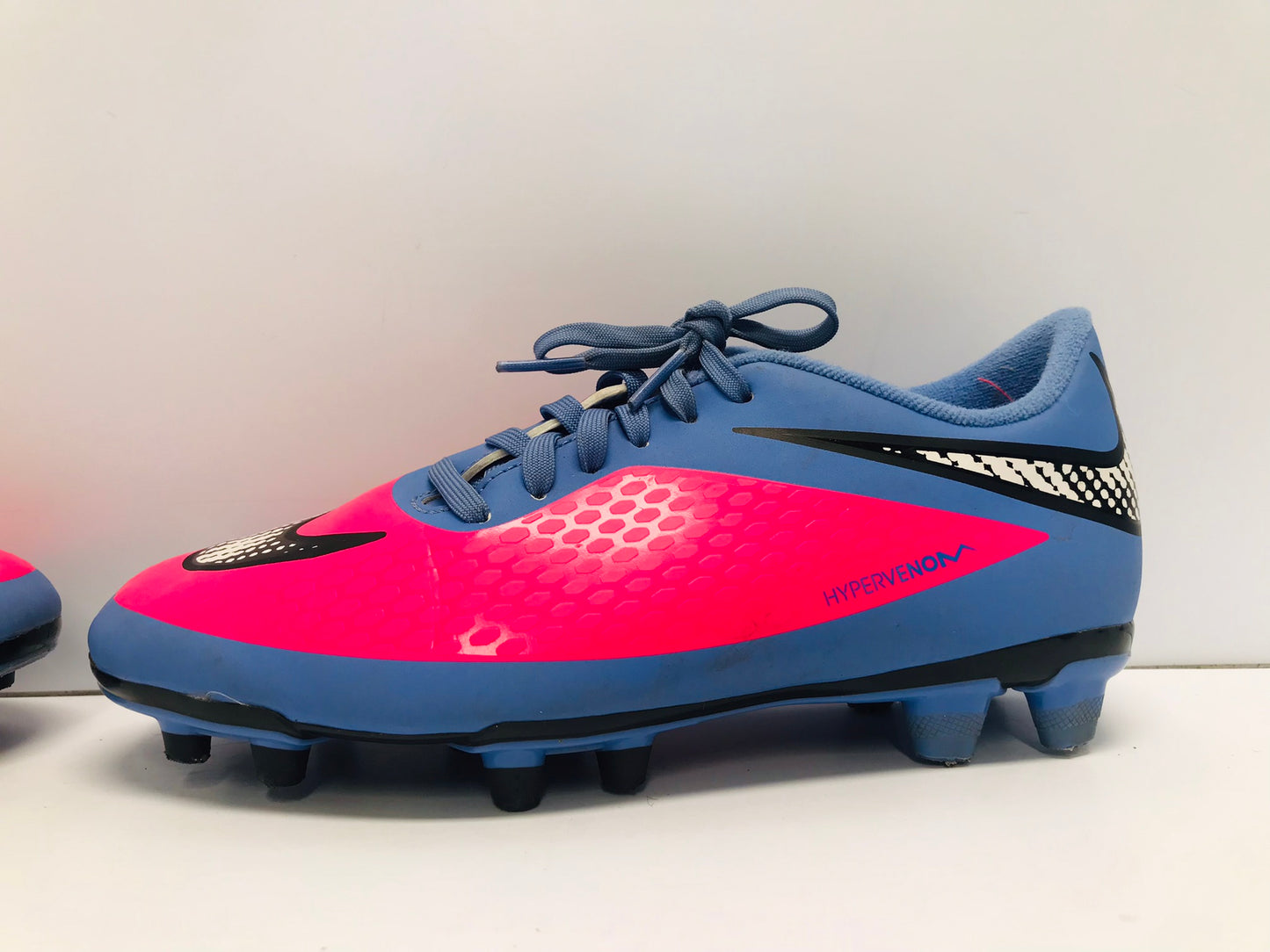 Soccer Shoes Cleats Child Size 5.5 Nike Hypervenom Blue Pink New Demo Model