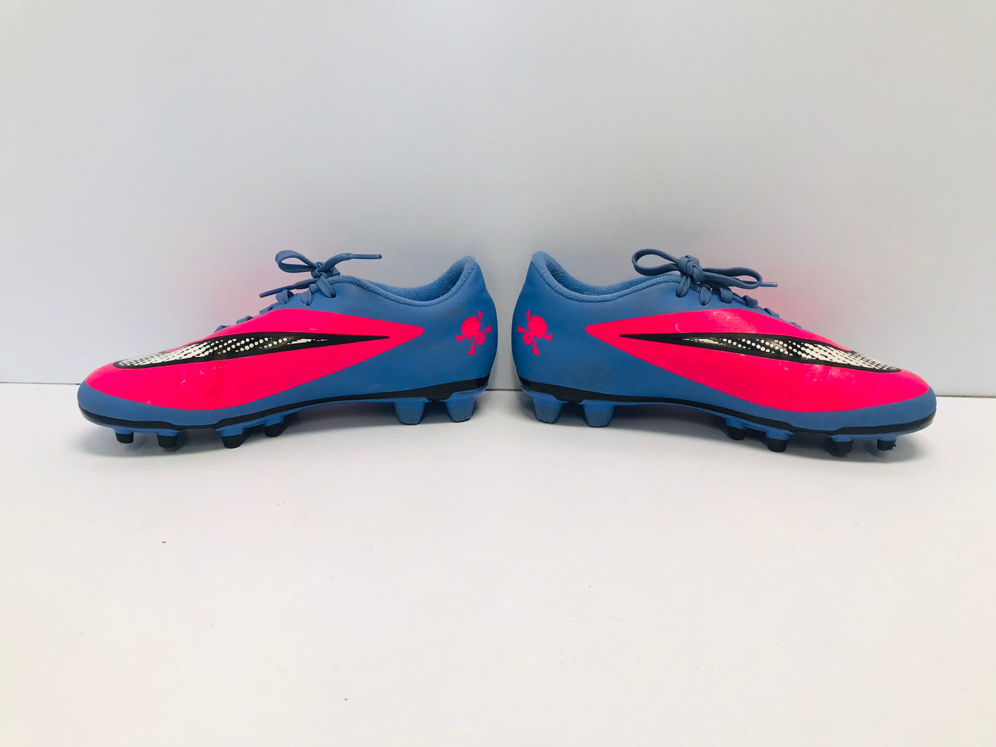Soccer Shoes Cleats Child Size 5.5 Nike Hypervenom Blue Pink New Demo Model