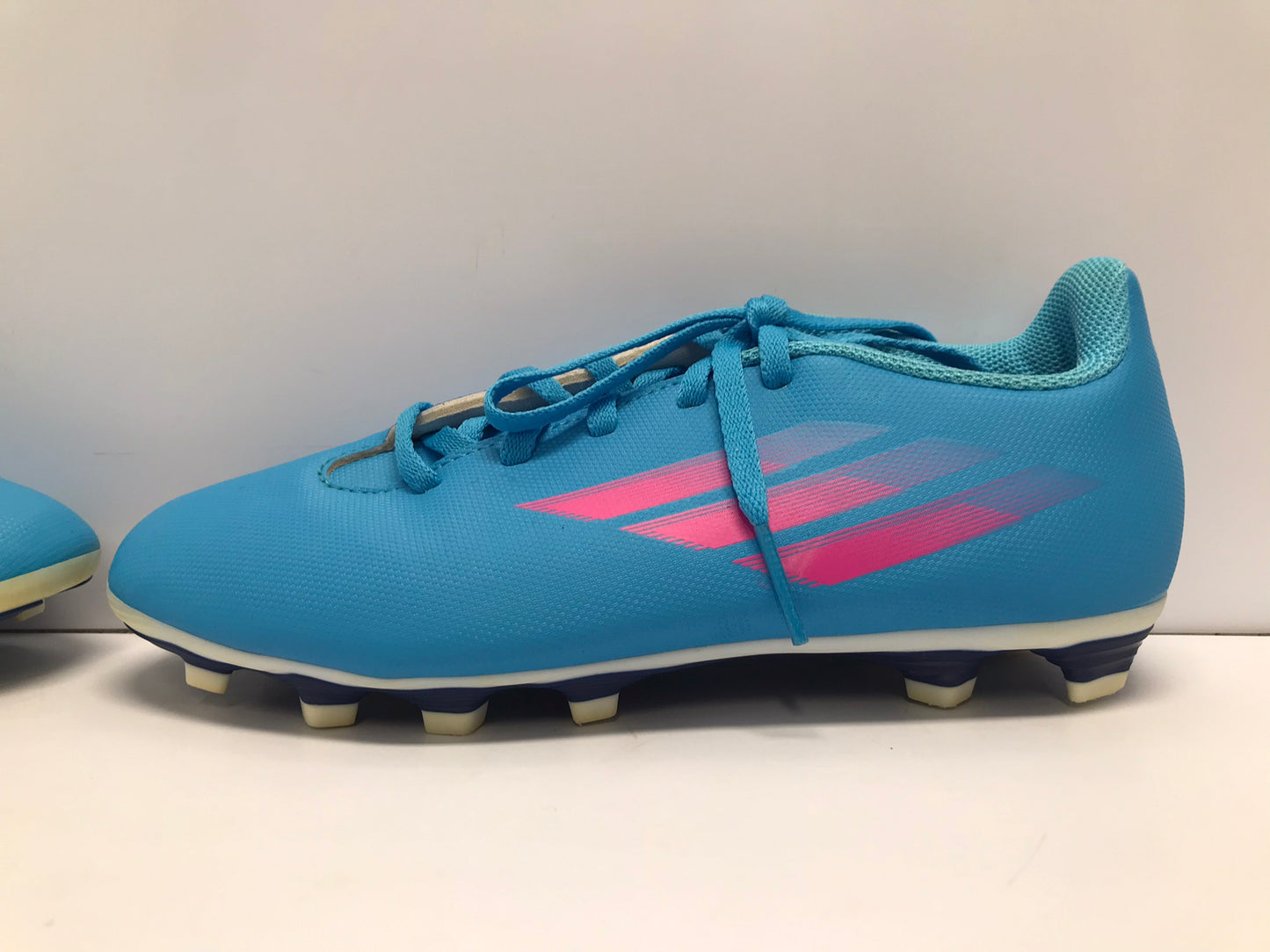 Soccer Shoes Cleats Child Size 5 Adidas Powder Blue Pink New