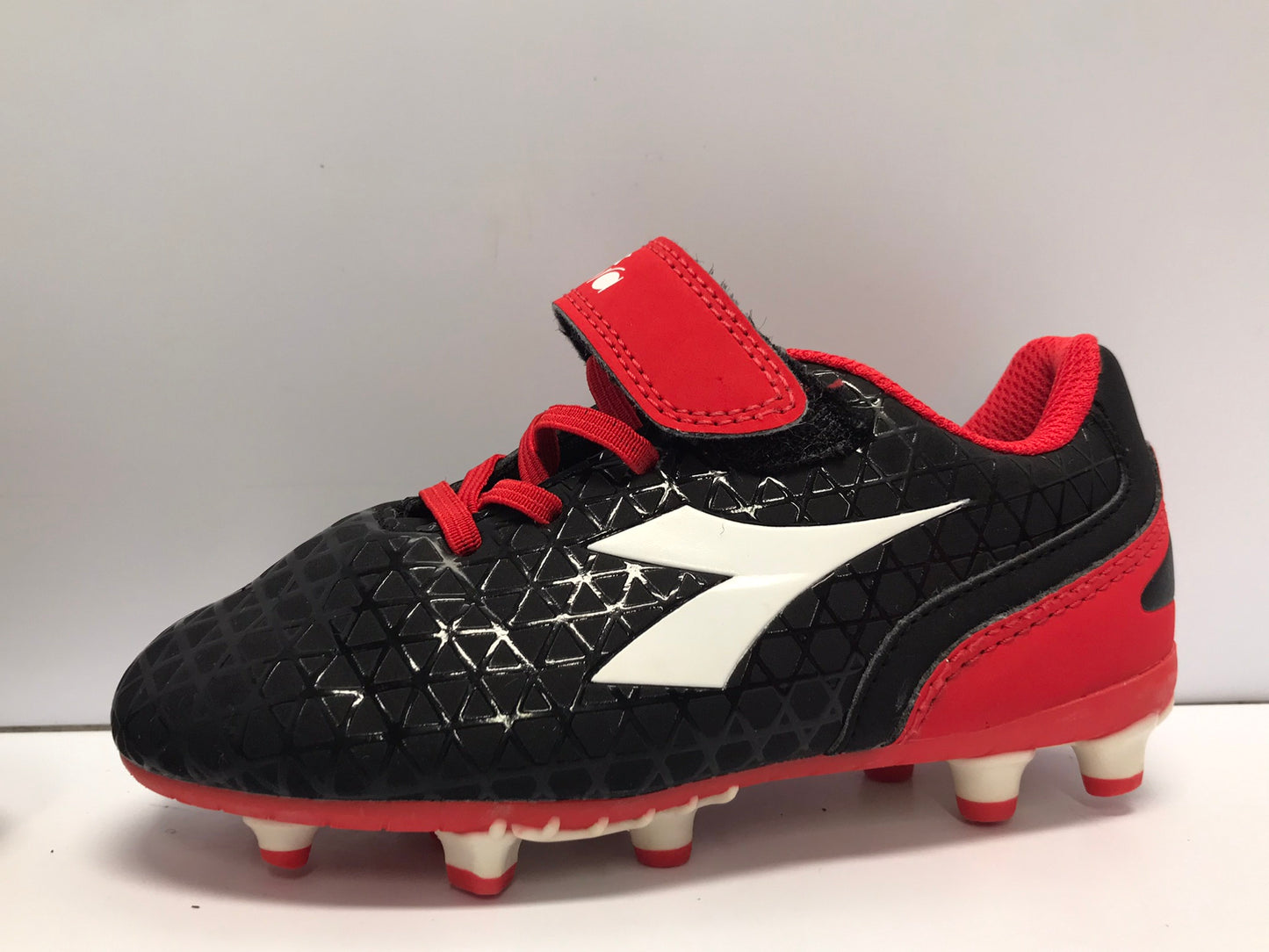 Soccer Shoes Cleats Child size 11 Toddler Diadora Red Black Like New