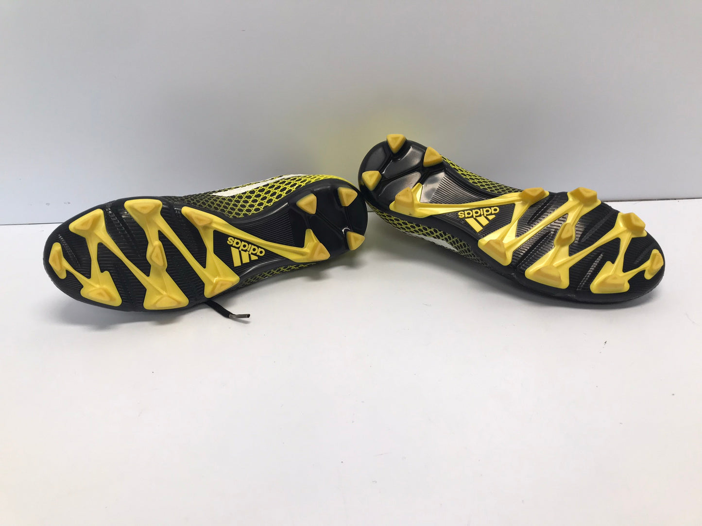 Soccer Shoes Cleats Cleats Men's Size 6.5 Adidas Black White Yellow Excellent