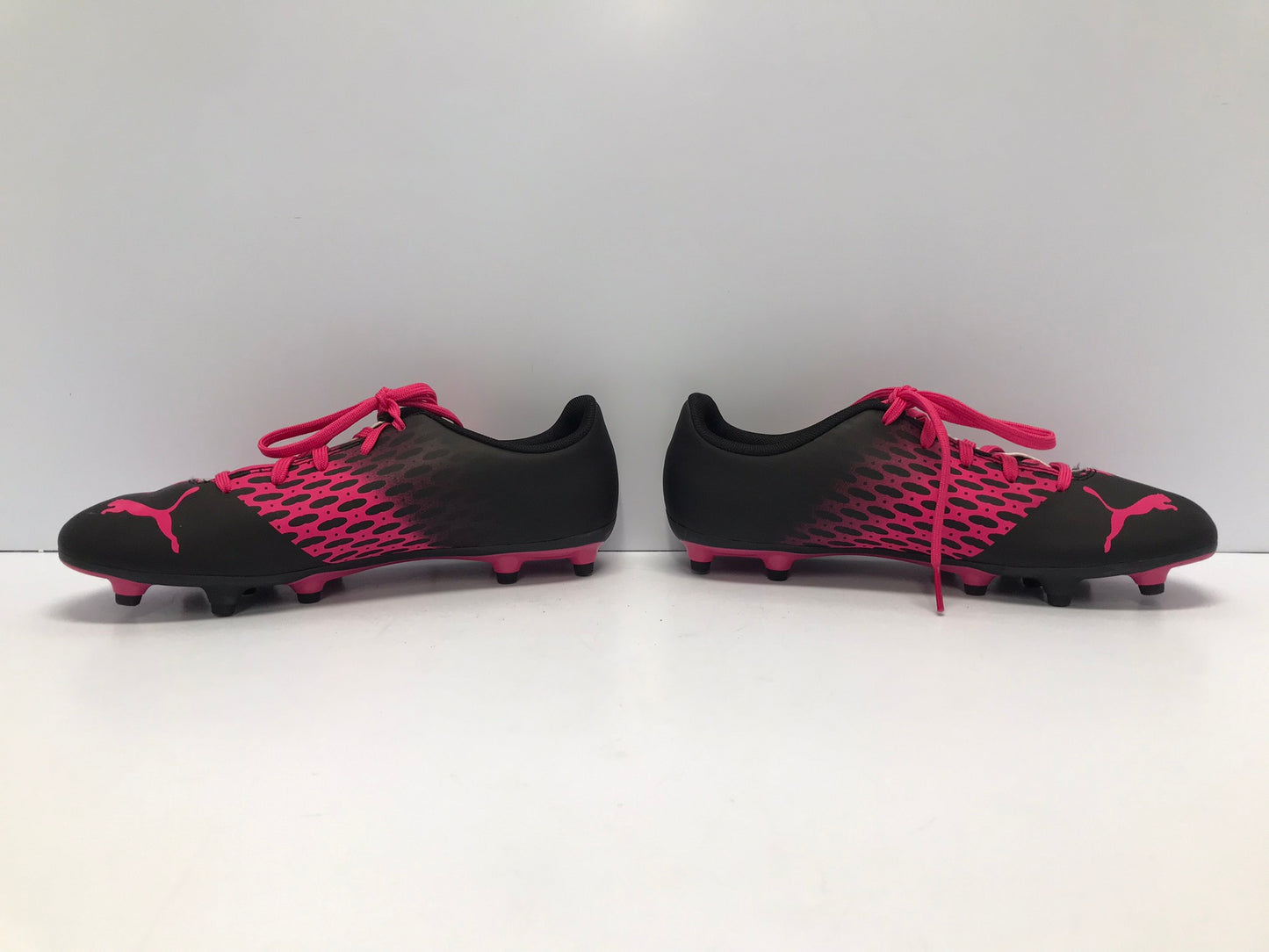 Soccer Shoes Cleats Ladies Size 6 Puma Black Fushia New Demo Model