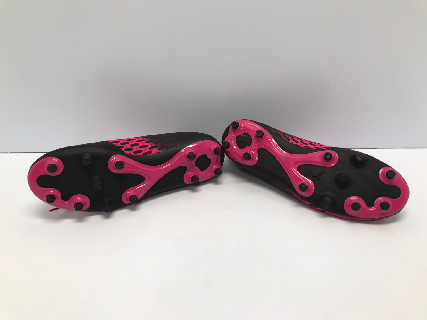 Soccer Shoes Cleats Ladies Size 6 Puma Black Fushia New Demo Model