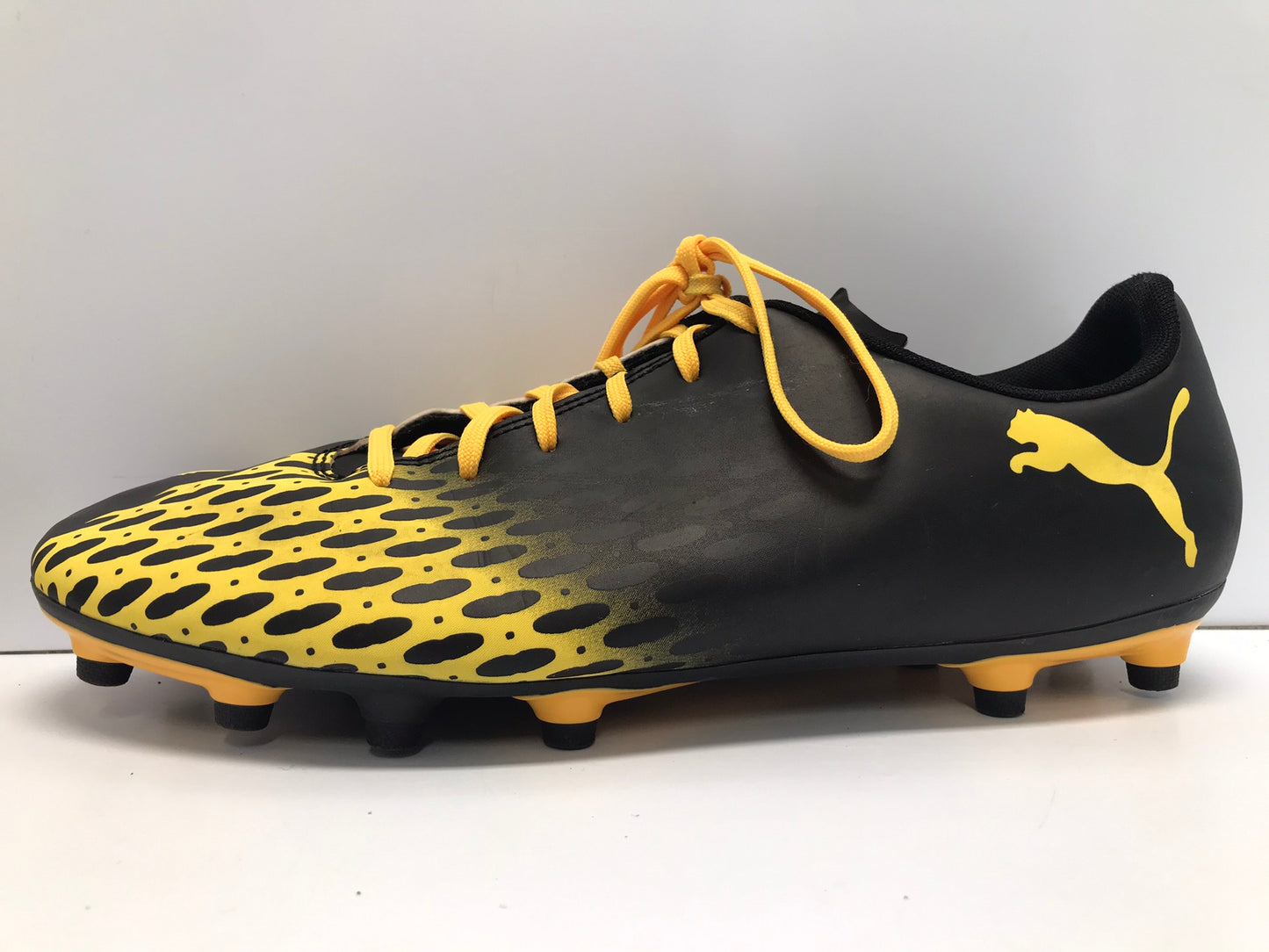 Soccer Shoes Cleats Men's Size 11.5 Puma Yellow Black Like New