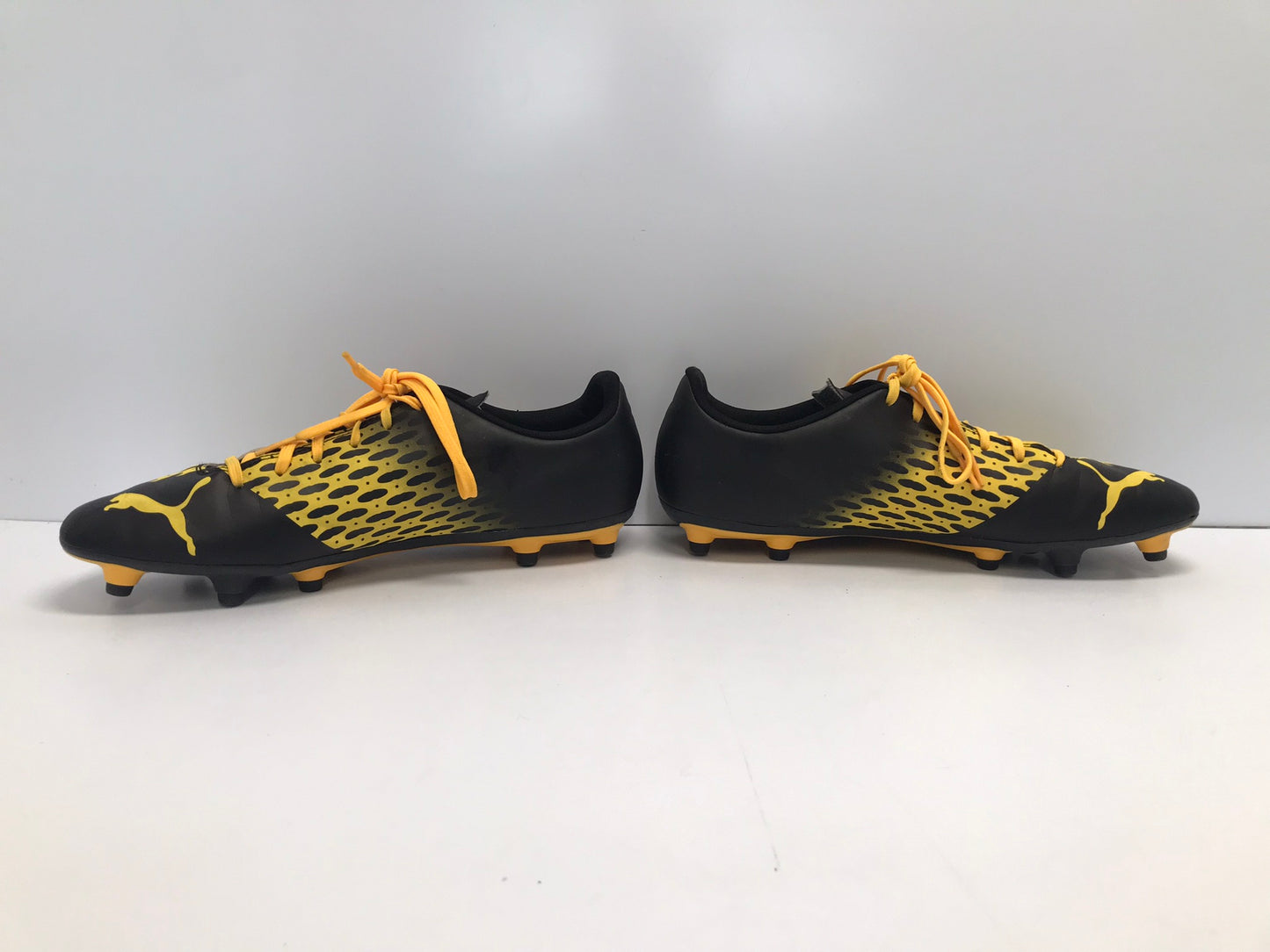 Soccer Shoes Cleats Men's Size 11.5 Puma Yellow Black Like New