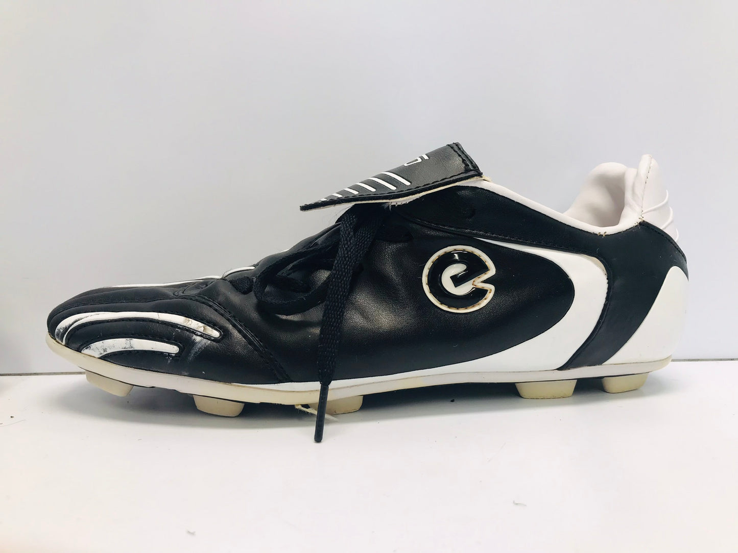 Soccer Shoes Cleats Men's Size 12 Eletto Black Whit